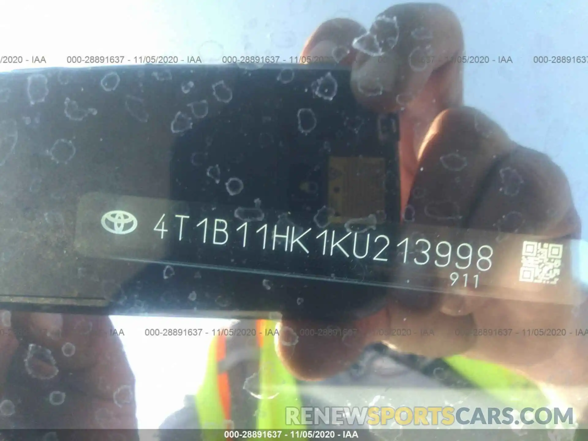 9 Photograph of a damaged car 4T1B11HK1KU213998 TOYOTA CAMRY 2019