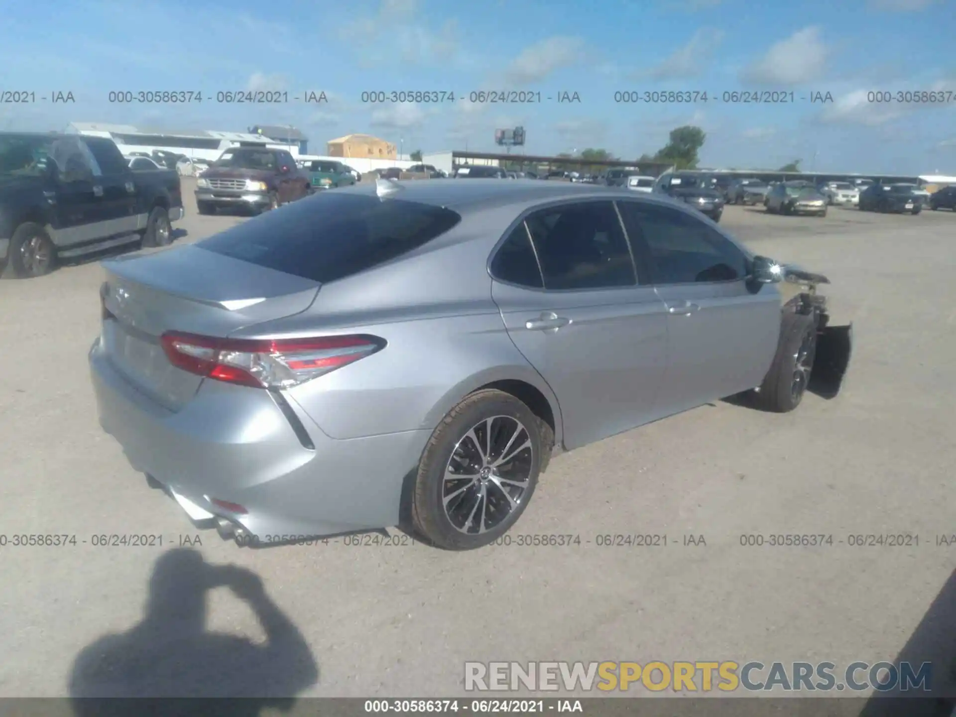 4 Photograph of a damaged car 4T1B11HK1KU221096 TOYOTA CAMRY 2019