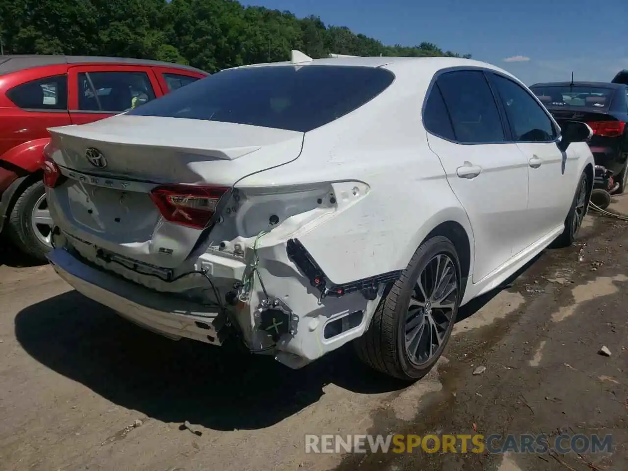 4 Photograph of a damaged car 4T1B11HK1KU221843 TOYOTA CAMRY 2019