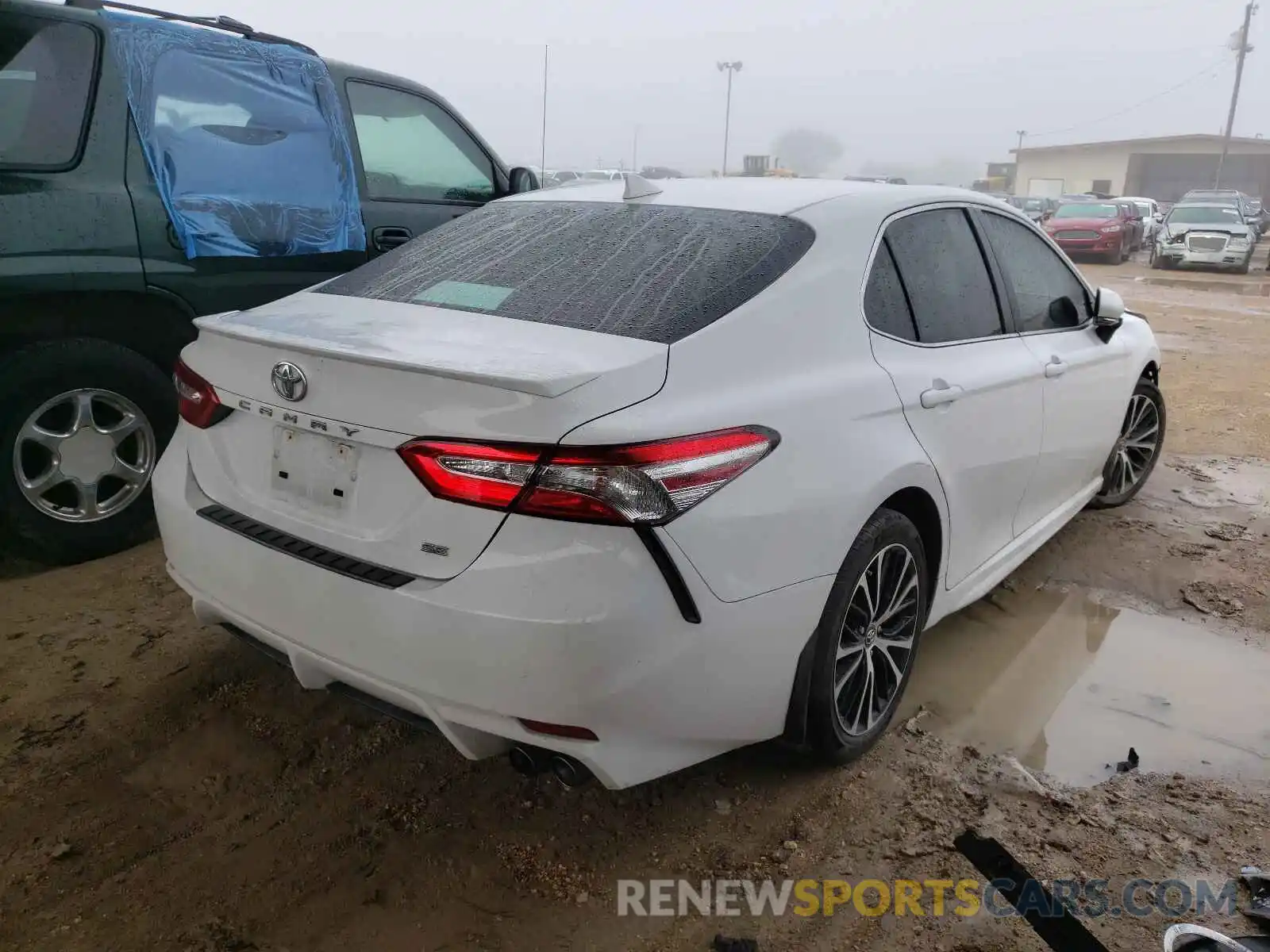 4 Photograph of a damaged car 4T1B11HK1KU228520 TOYOTA CAMRY 2019