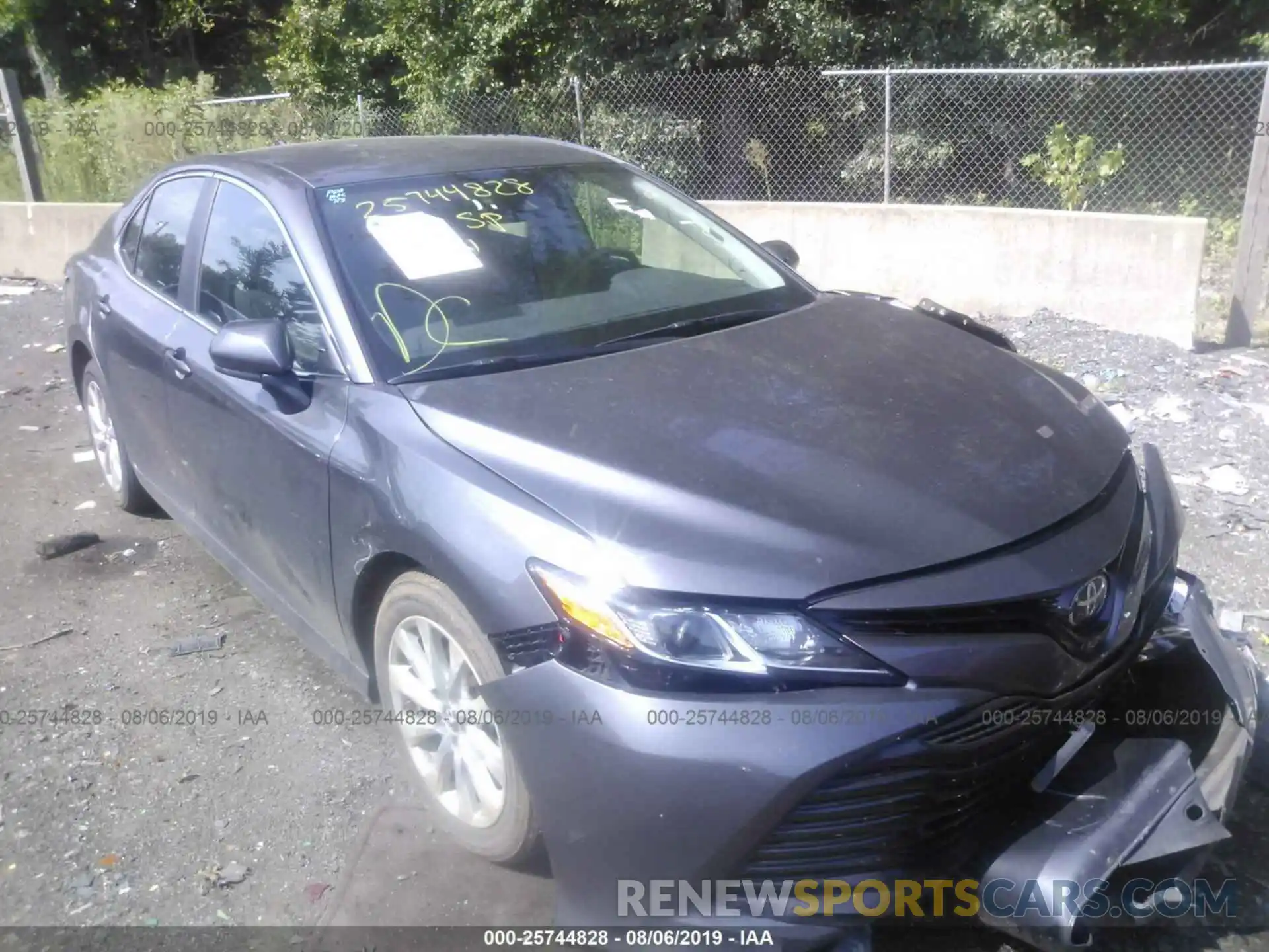 1 Photograph of a damaged car 4T1B11HK1KU230283 TOYOTA CAMRY 2019