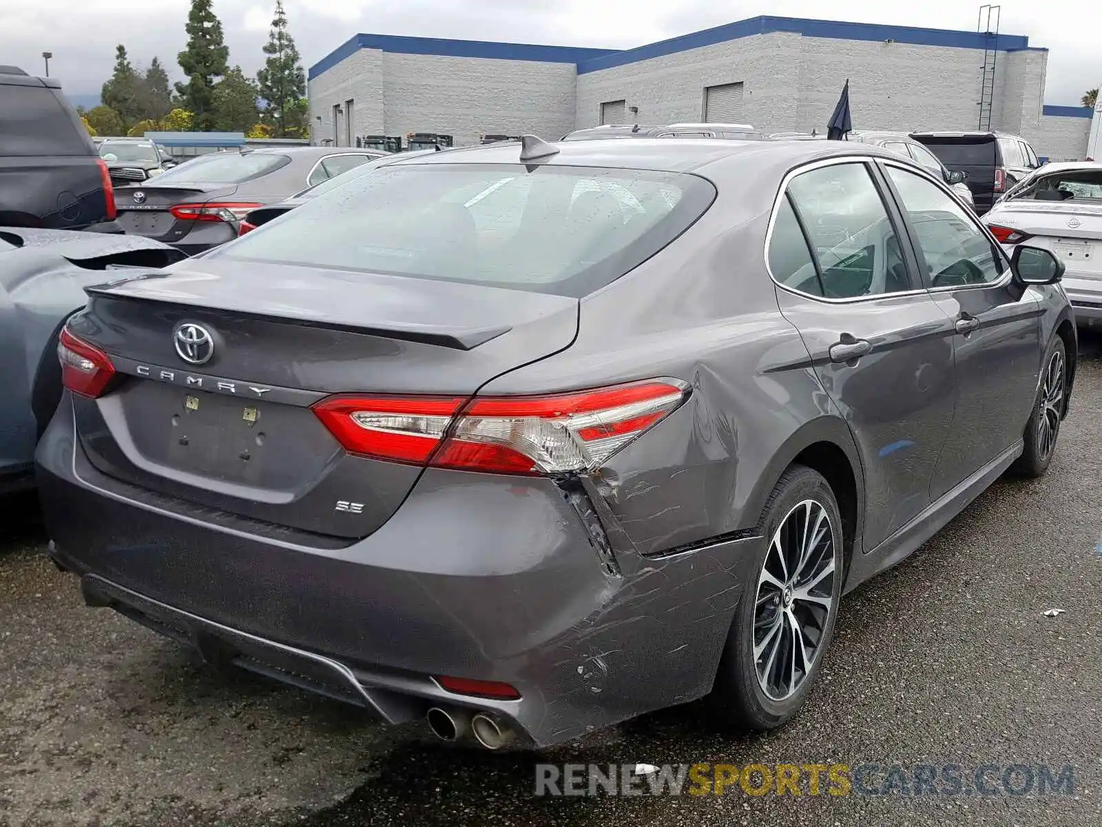 4 Photograph of a damaged car 4T1B11HK1KU232180 TOYOTA CAMRY 2019