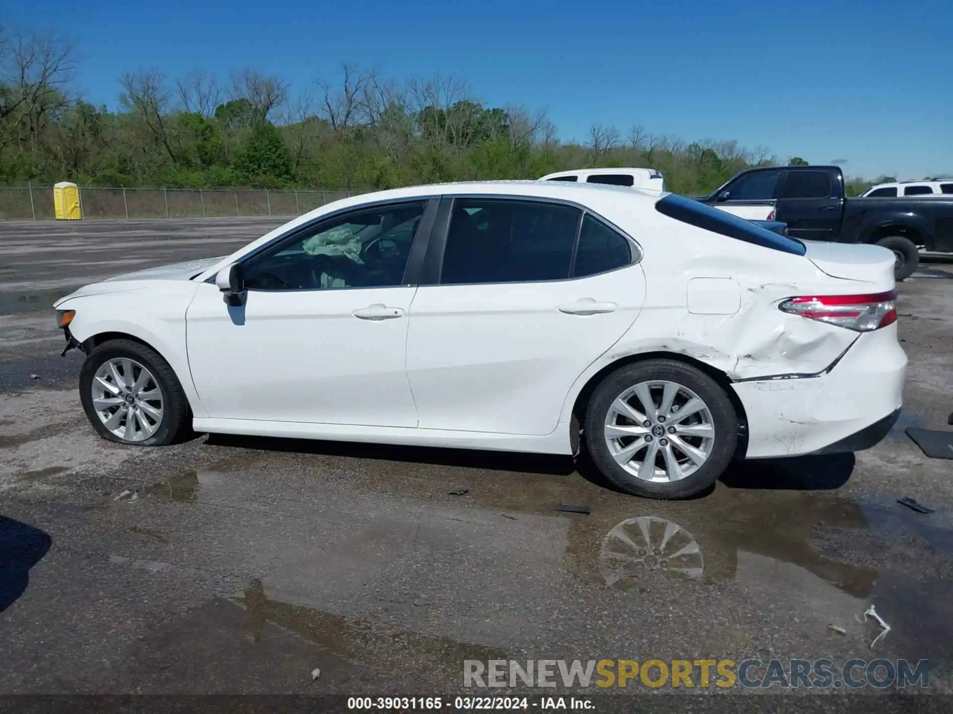 14 Photograph of a damaged car 4T1B11HK1KU236097 TOYOTA CAMRY 2019