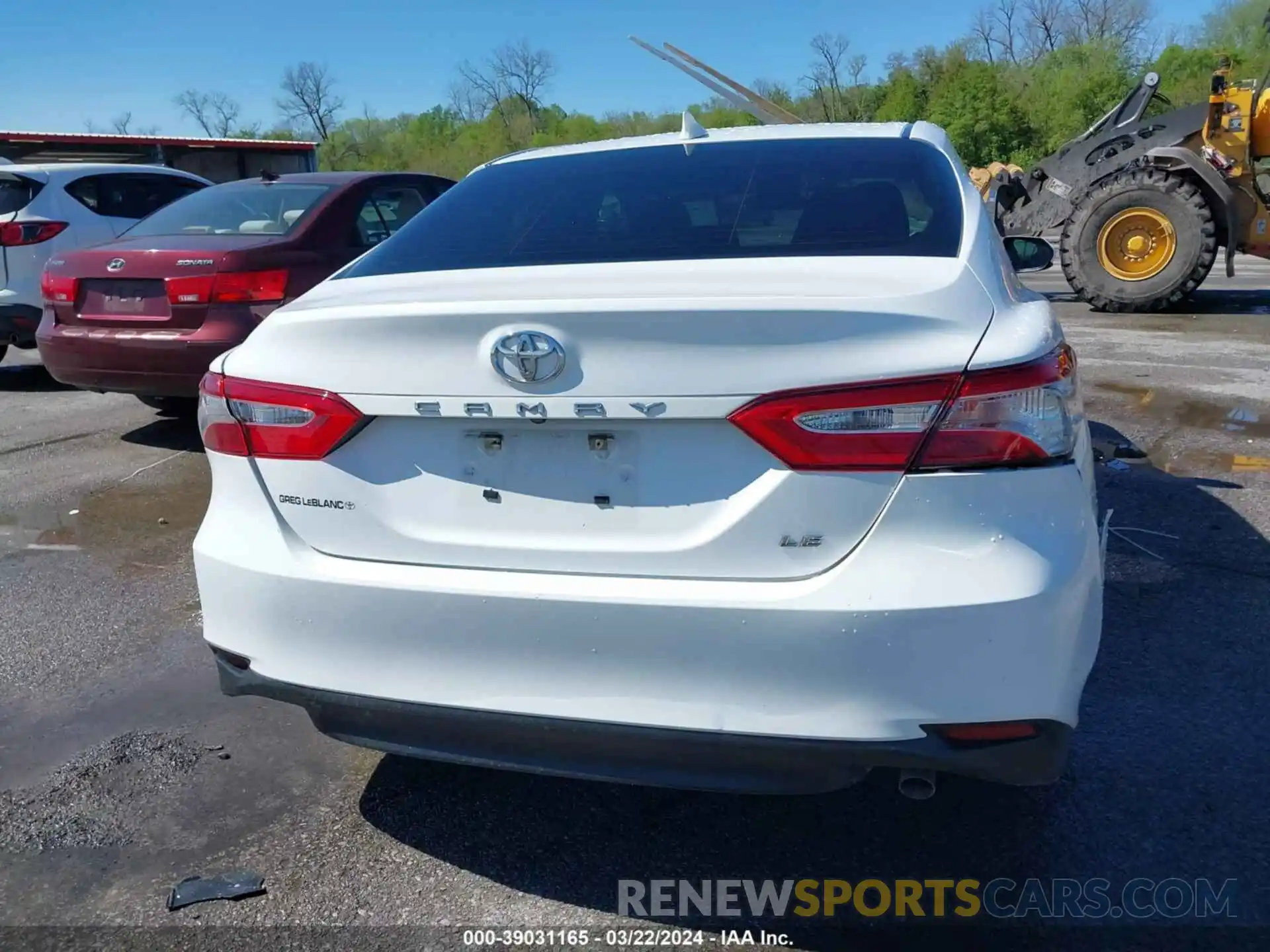 16 Photograph of a damaged car 4T1B11HK1KU236097 TOYOTA CAMRY 2019