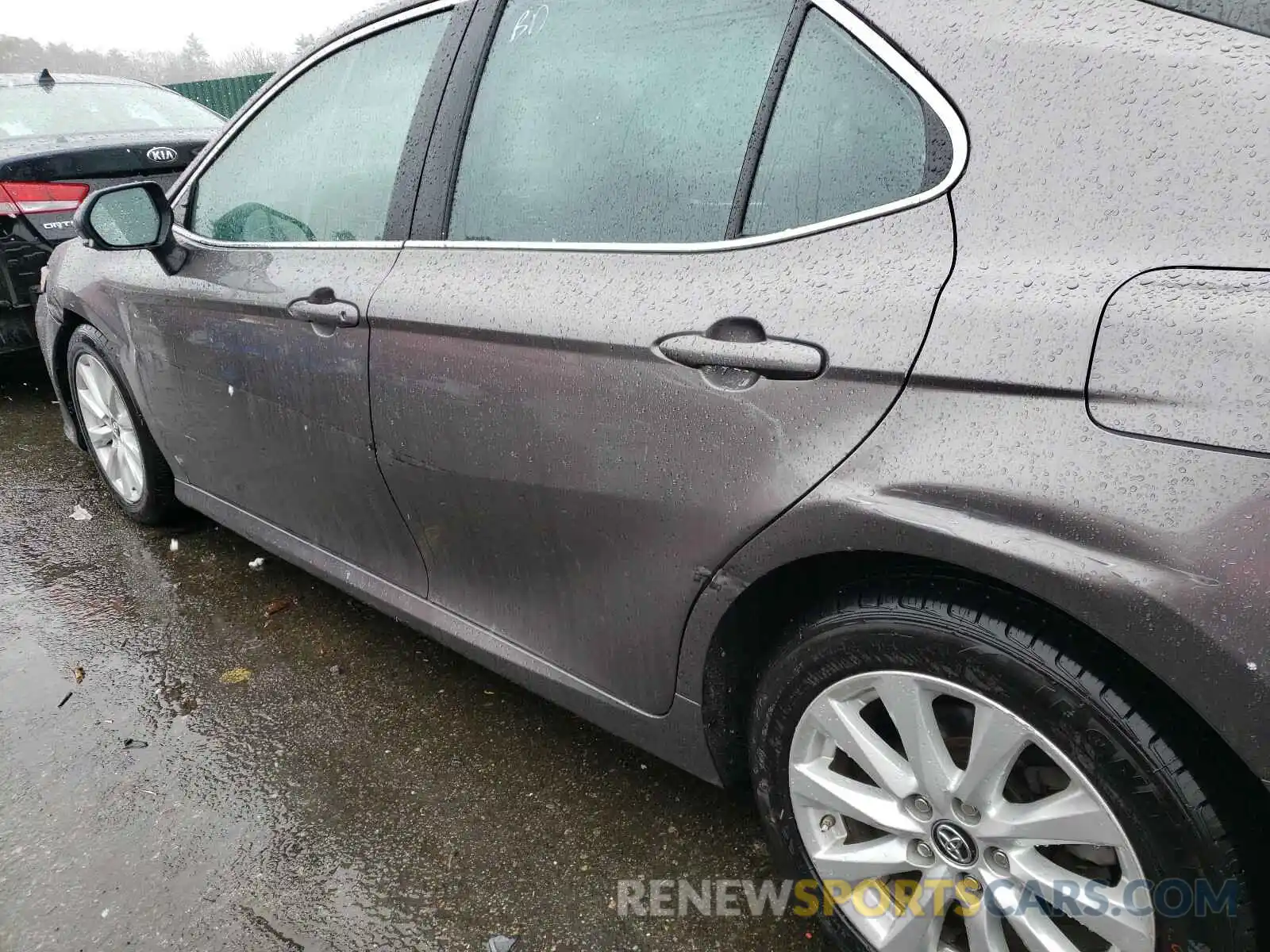 9 Photograph of a damaged car 4T1B11HK1KU242031 TOYOTA CAMRY 2019