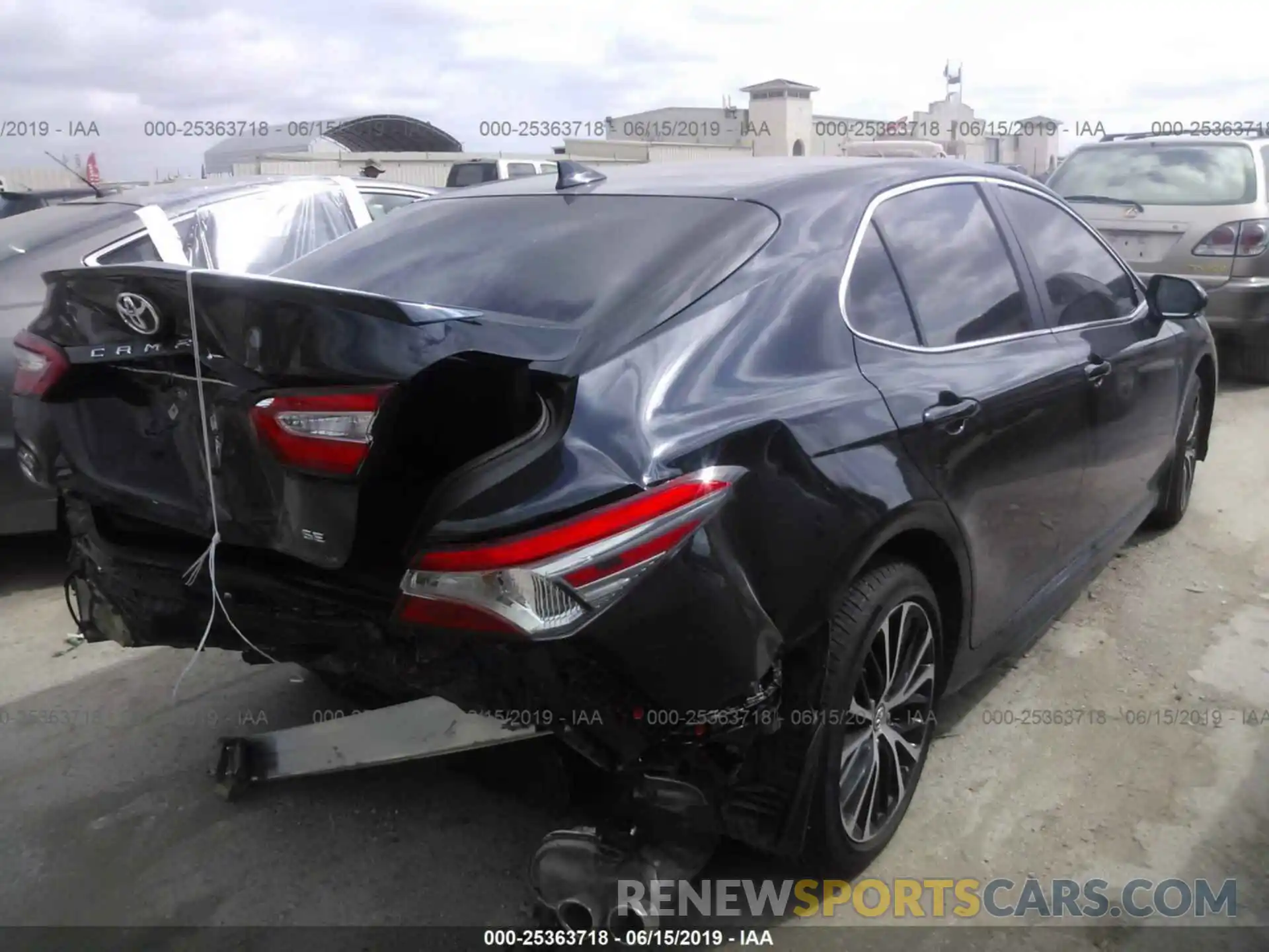 4 Photograph of a damaged car 4T1B11HK1KU247147 TOYOTA CAMRY 2019