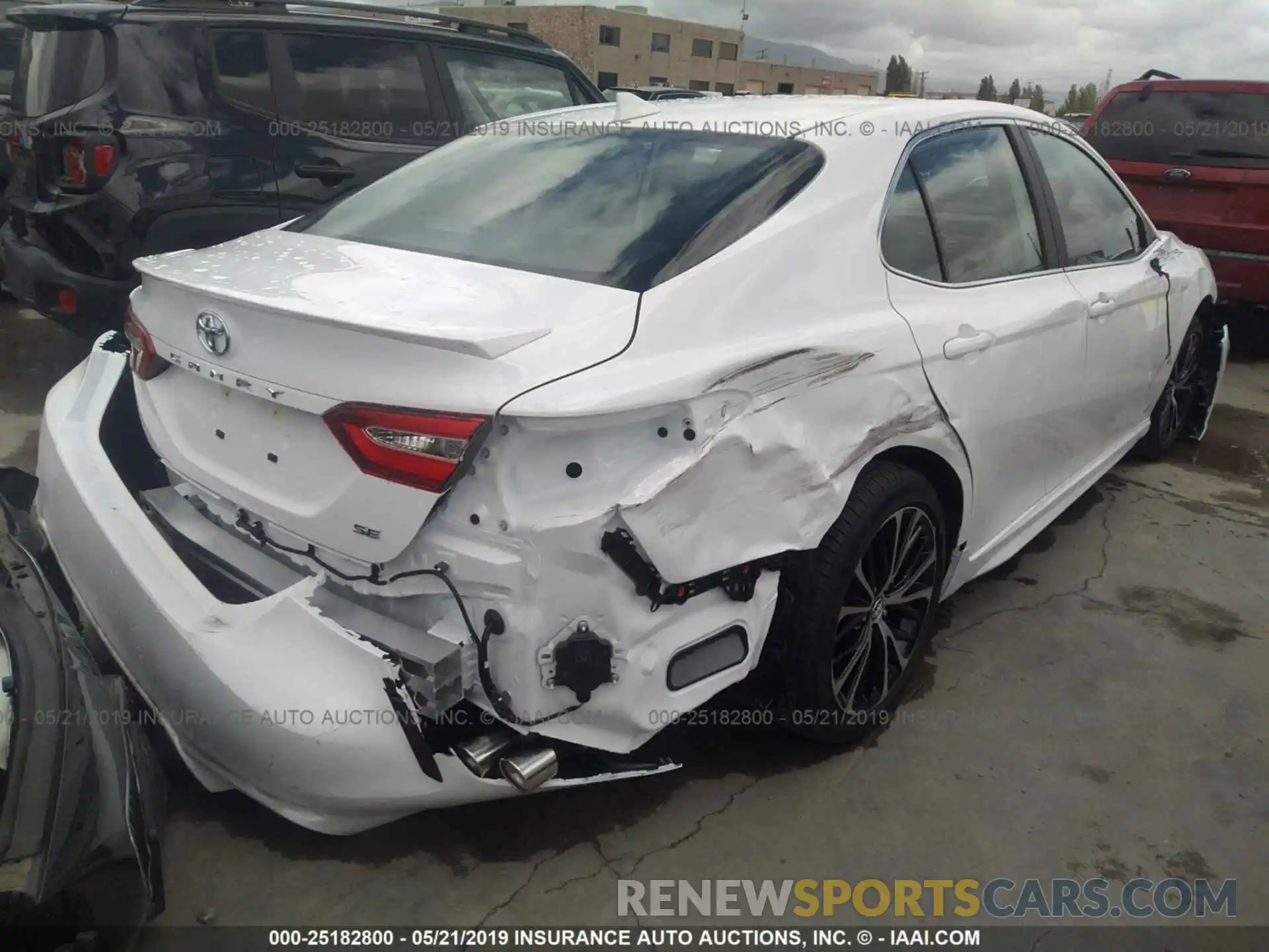 4 Photograph of a damaged car 4T1B11HK1KU248685 TOYOTA CAMRY 2019