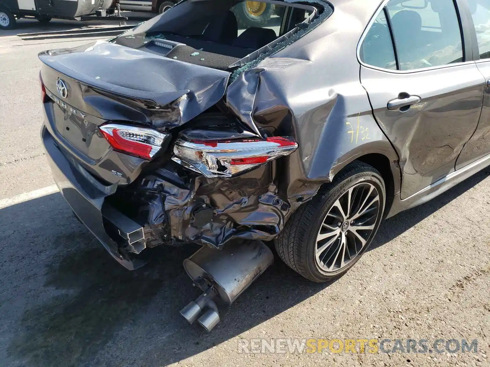 9 Photograph of a damaged car 4T1B11HK1KU250503 TOYOTA CAMRY 2019