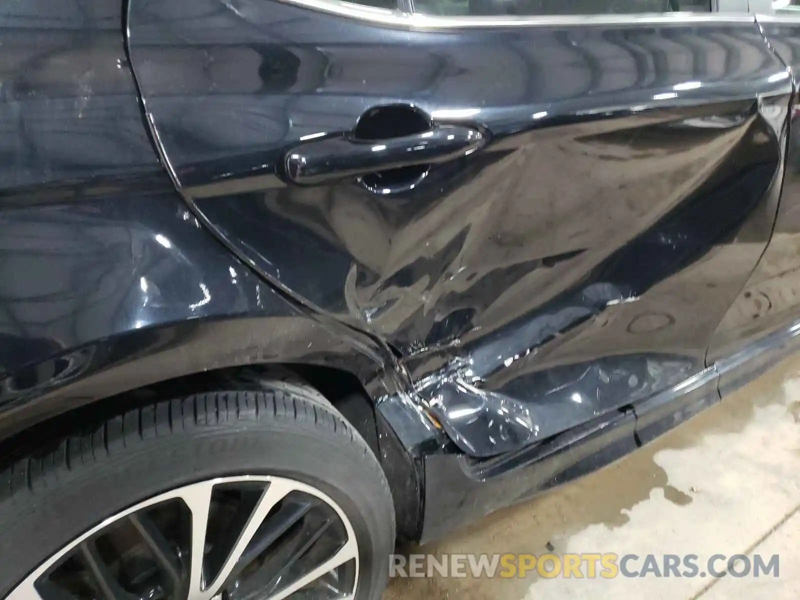 9 Photograph of a damaged car 4T1B11HK1KU250744 TOYOTA CAMRY 2019