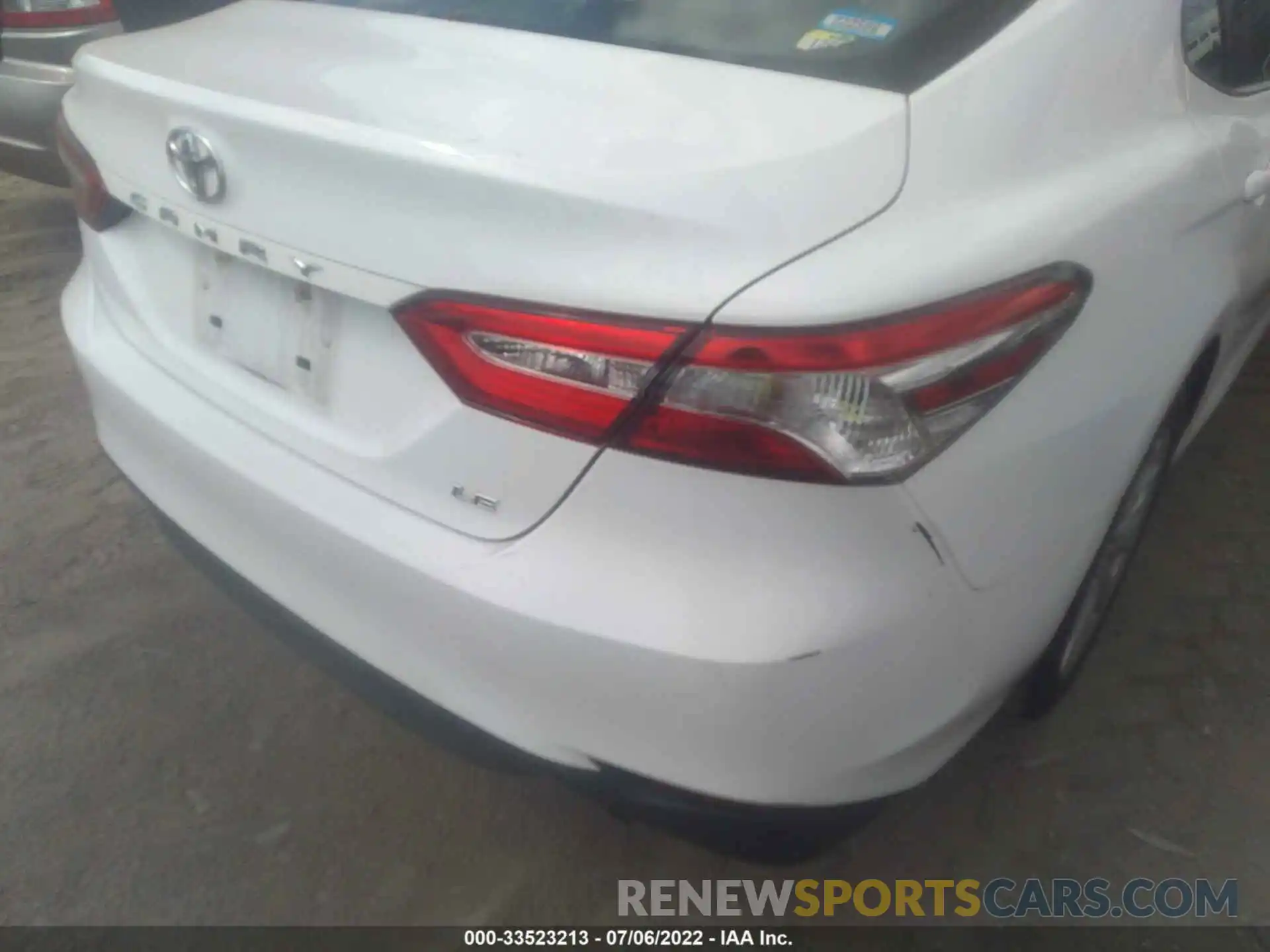 6 Photograph of a damaged car 4T1B11HK1KU251425 TOYOTA CAMRY 2019