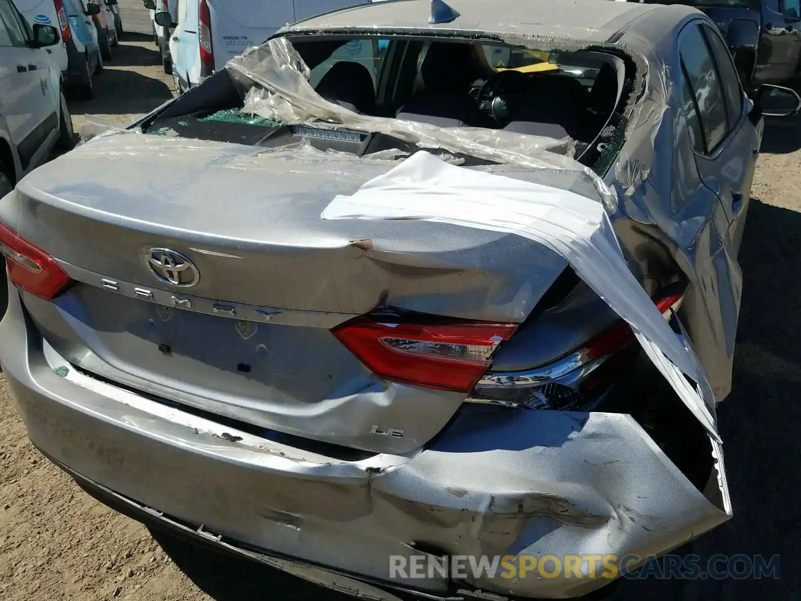 9 Photograph of a damaged car 4T1B11HK1KU252817 TOYOTA CAMRY 2019