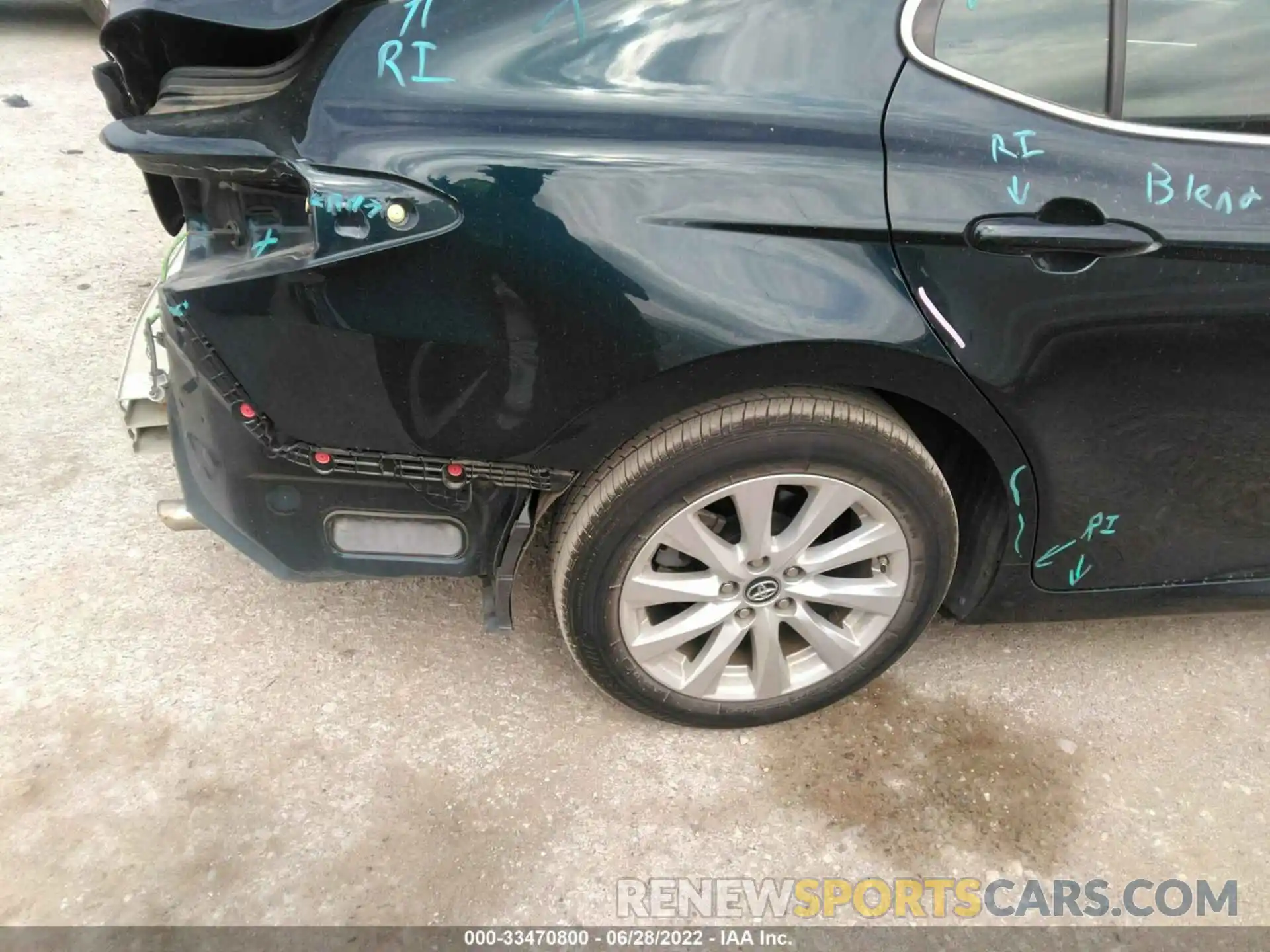 15 Photograph of a damaged car 4T1B11HK1KU254924 TOYOTA CAMRY 2019