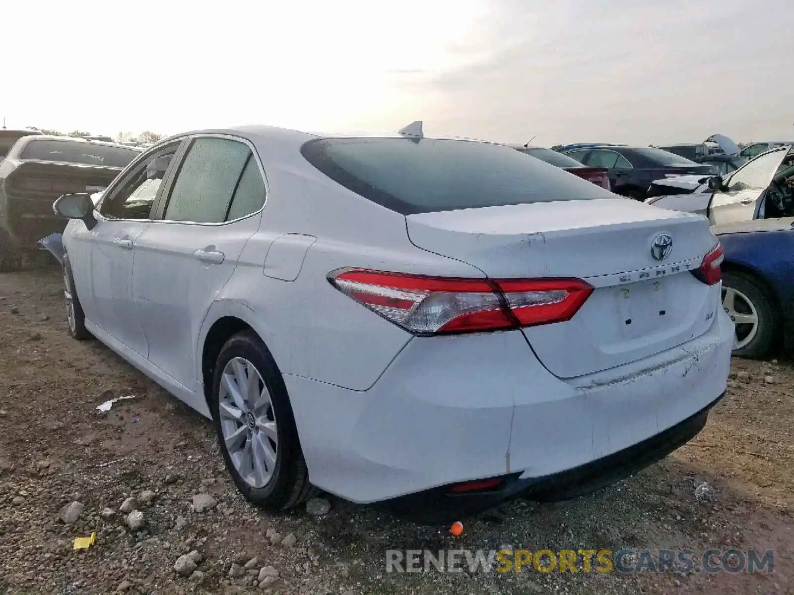 3 Фотография поврежденного автомобиля 4T1B11HK1KU257614 TOYOTA CAMRY 2019