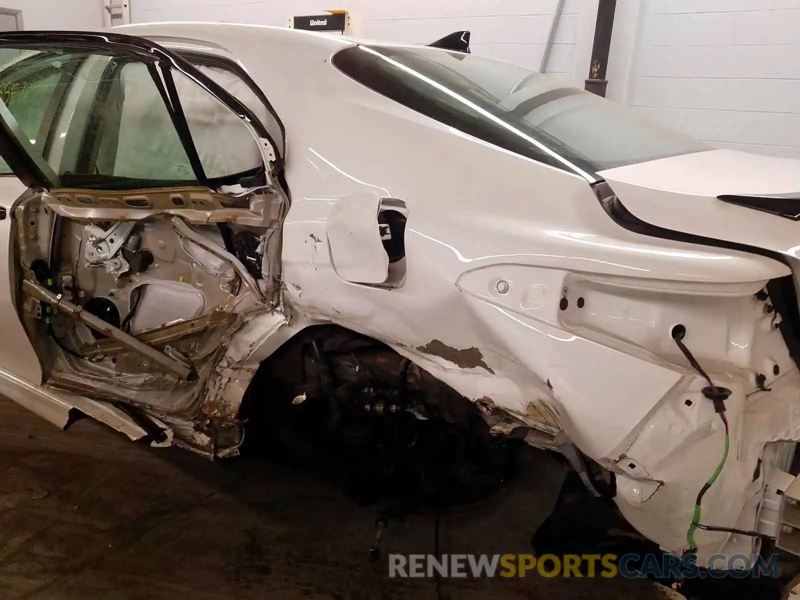 9 Photograph of a damaged car 4T1B11HK1KU259685 TOYOTA CAMRY 2019