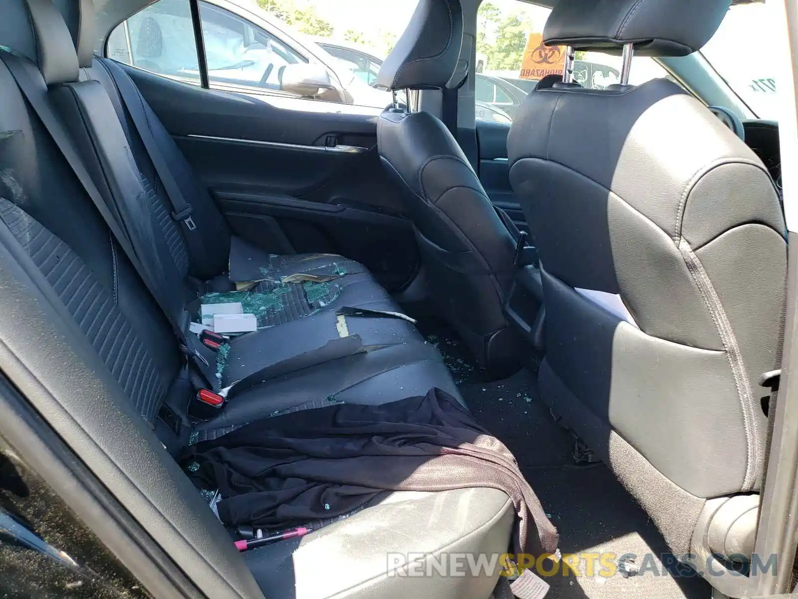 6 Photograph of a damaged car 4T1B11HK1KU260125 TOYOTA CAMRY 2019