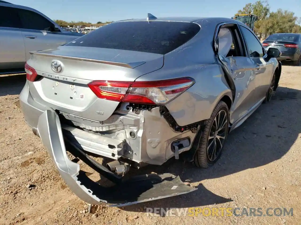 4 Photograph of a damaged car 4T1B11HK1KU261808 TOYOTA CAMRY 2019