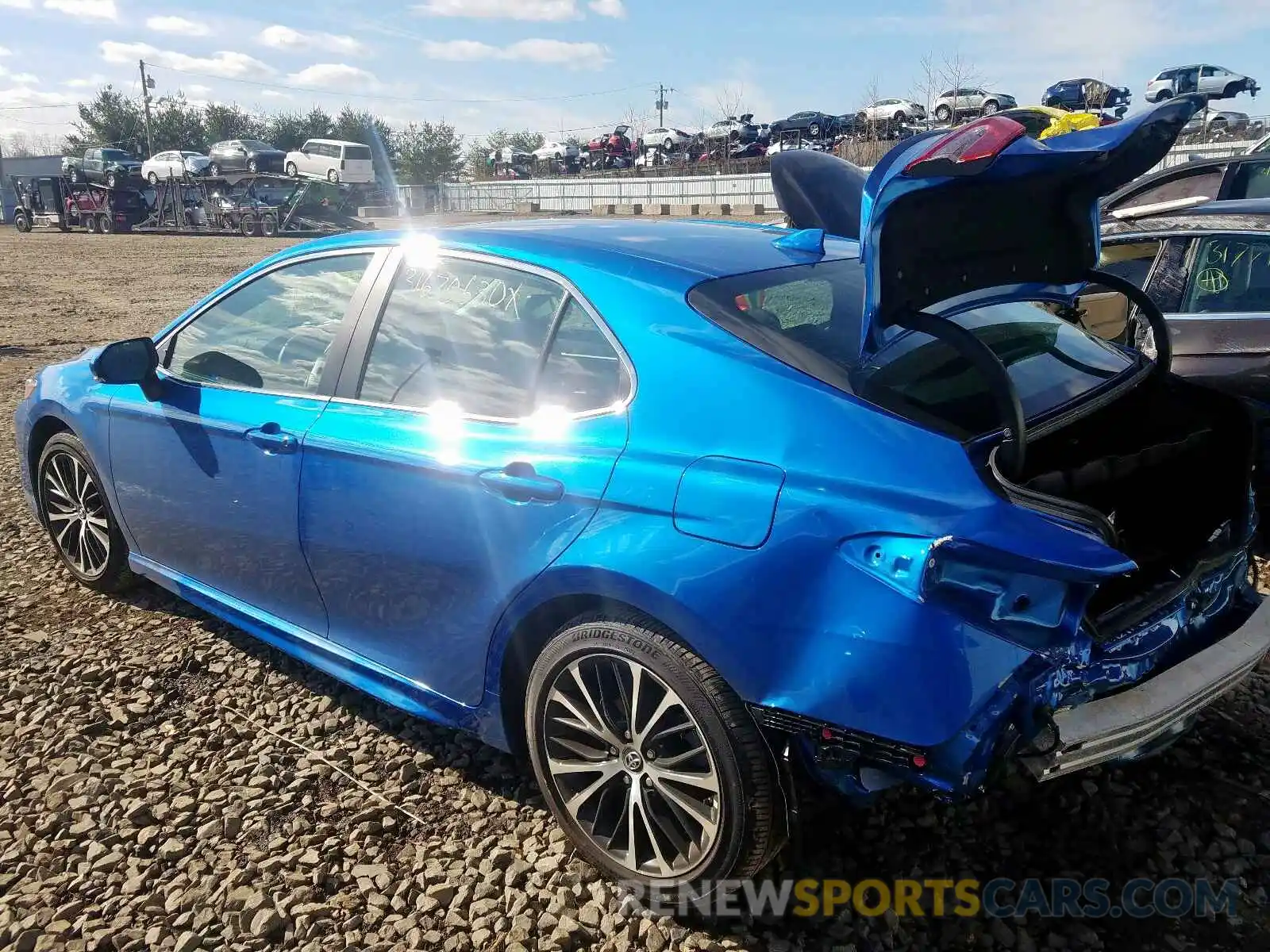 3 Photograph of a damaged car 4T1B11HK1KU262716 TOYOTA CAMRY 2019