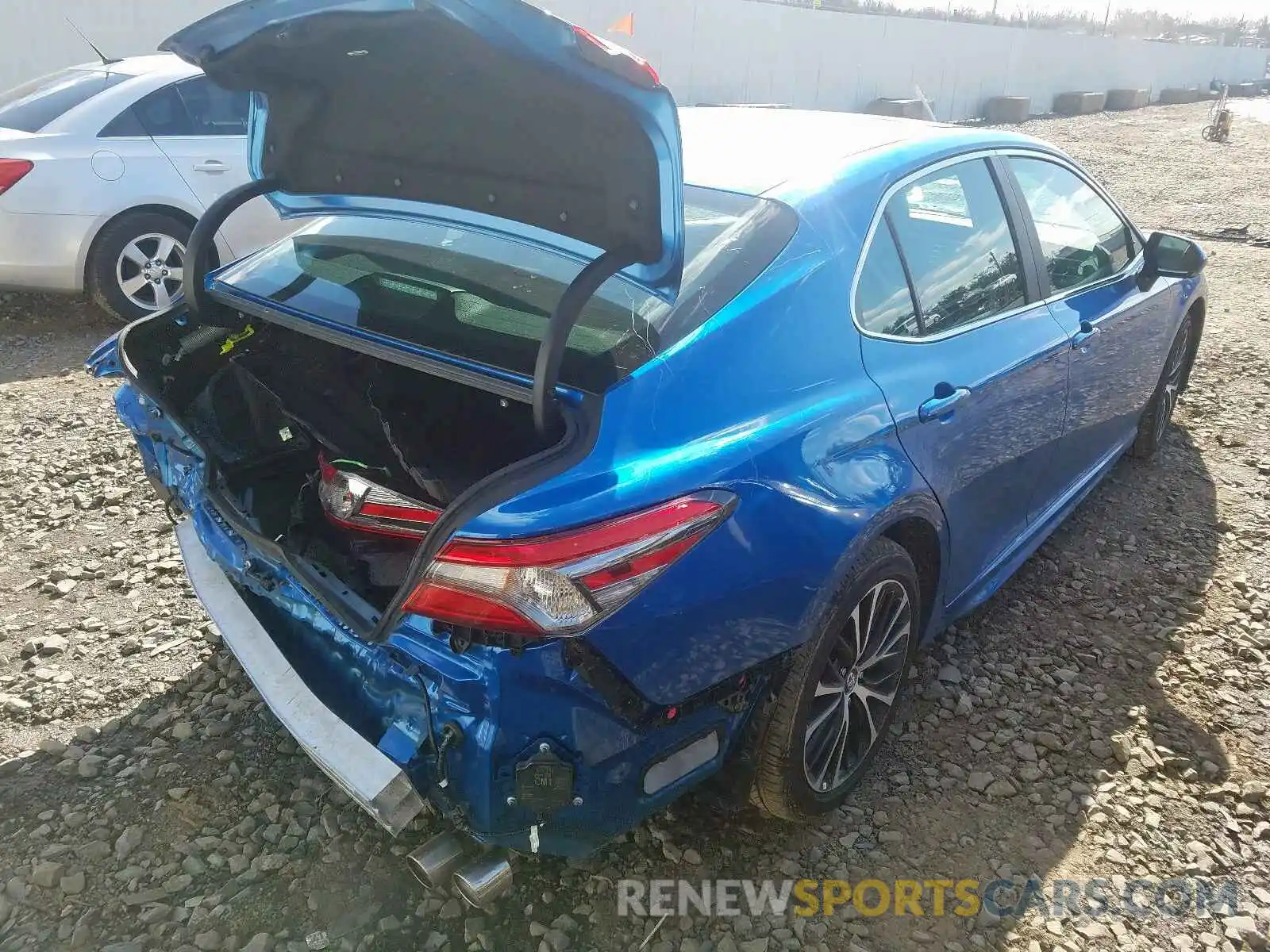 4 Photograph of a damaged car 4T1B11HK1KU262716 TOYOTA CAMRY 2019