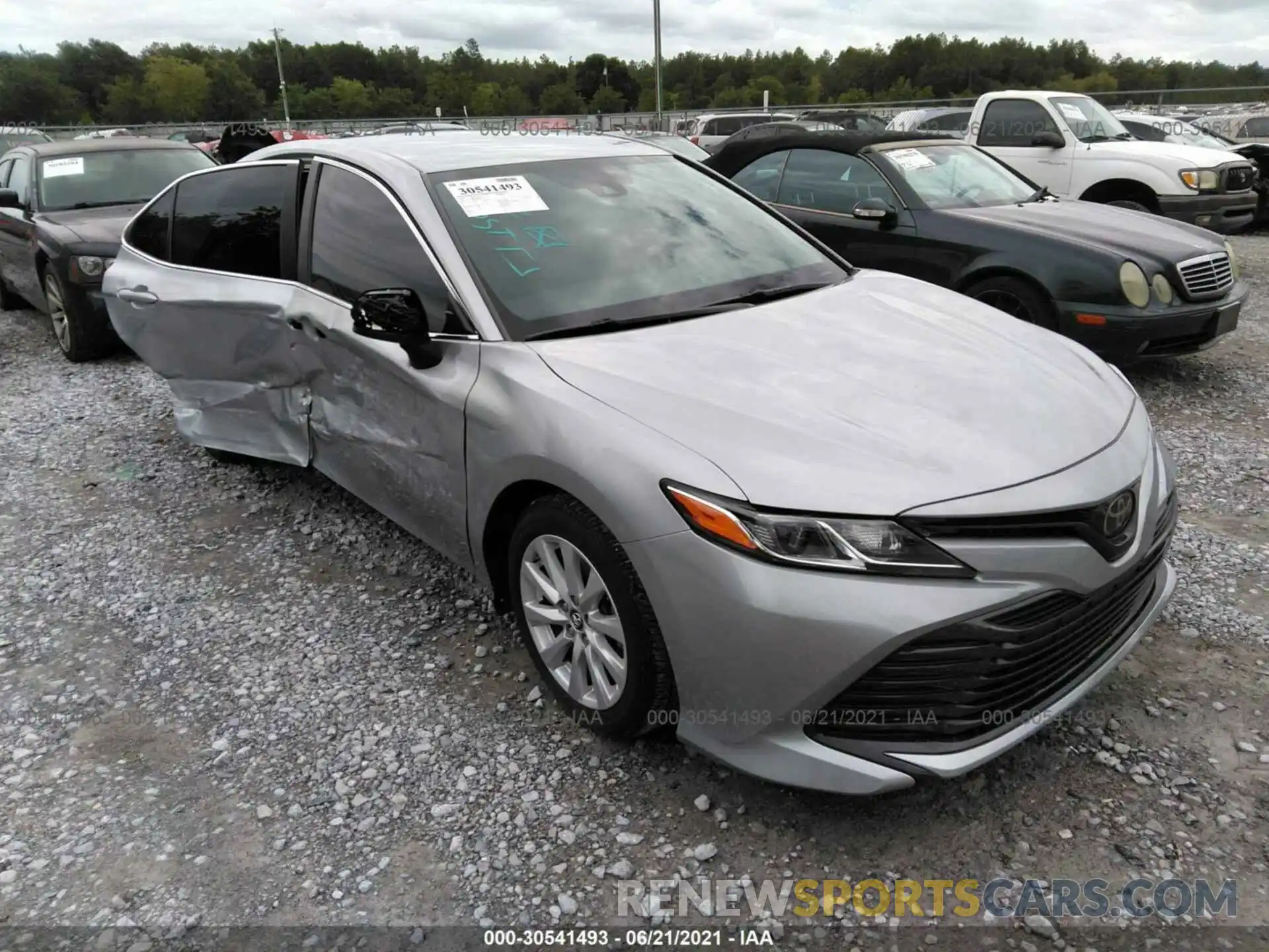 1 Photograph of a damaged car 4T1B11HK1KU264675 TOYOTA CAMRY 2019