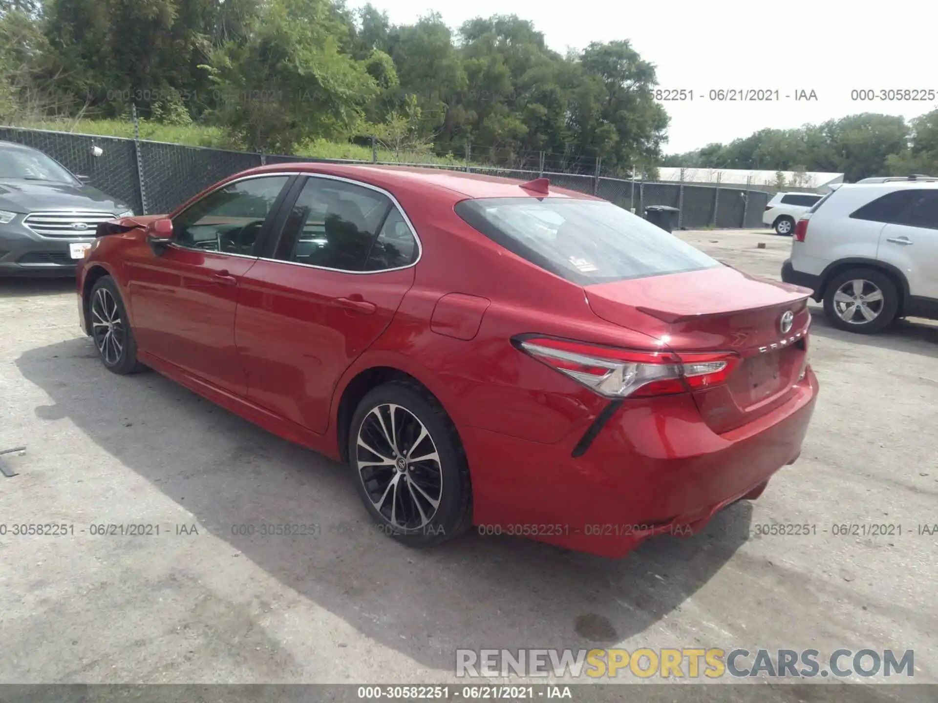 3 Photograph of a damaged car 4T1B11HK1KU267348 TOYOTA CAMRY 2019