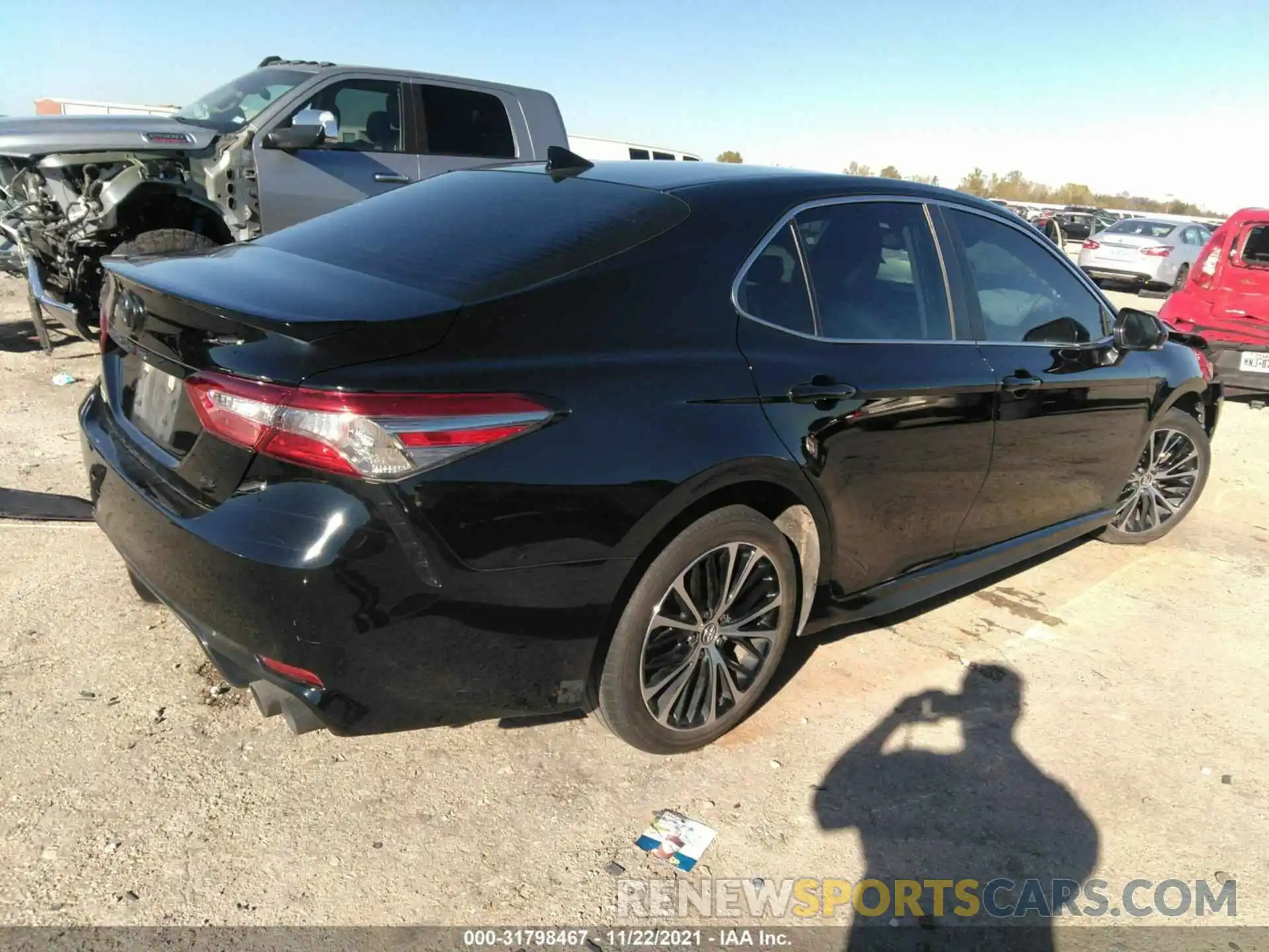 4 Photograph of a damaged car 4T1B11HK1KU275871 TOYOTA CAMRY 2019