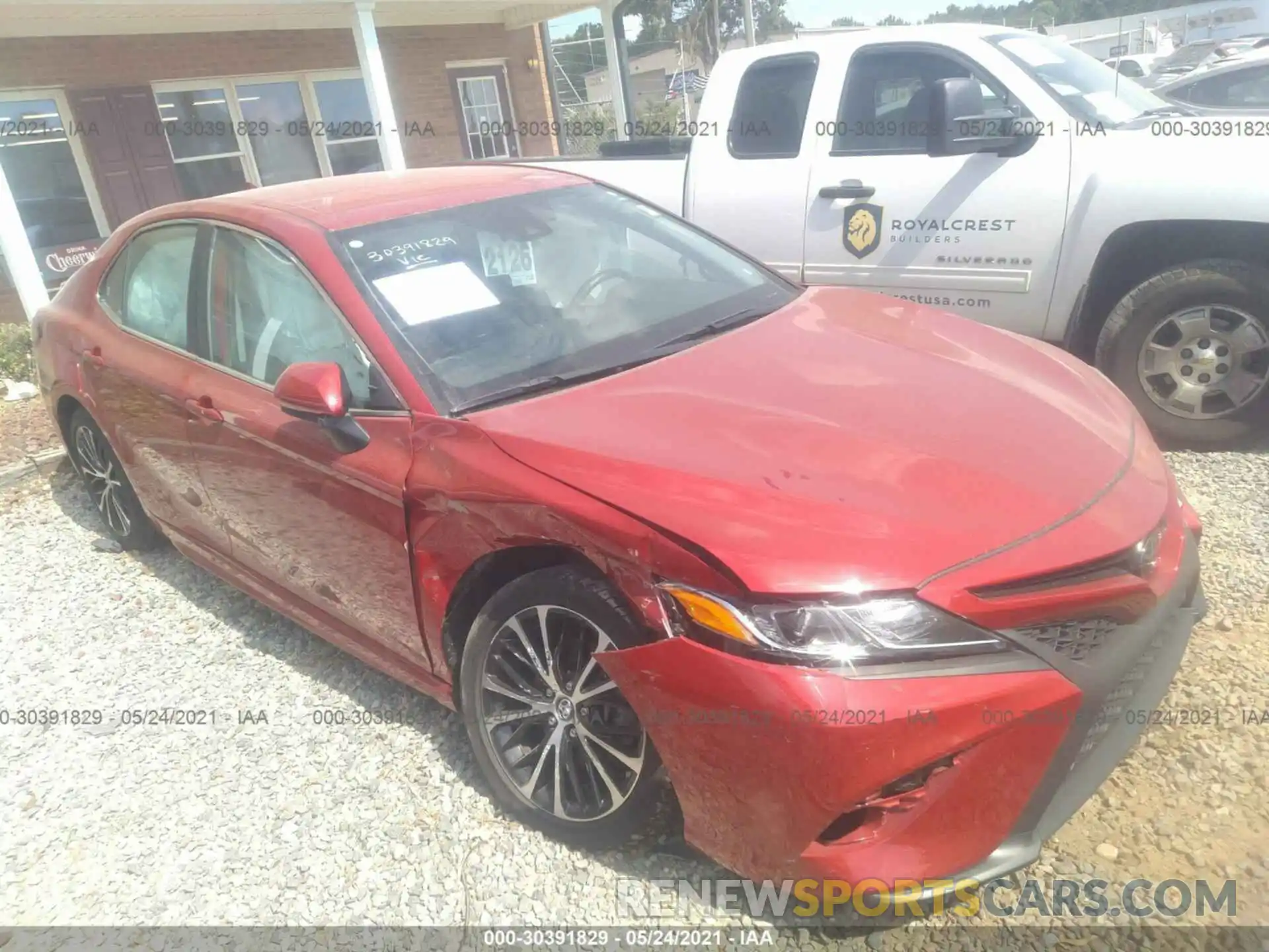 1 Photograph of a damaged car 4T1B11HK1KU281671 TOYOTA CAMRY 2019