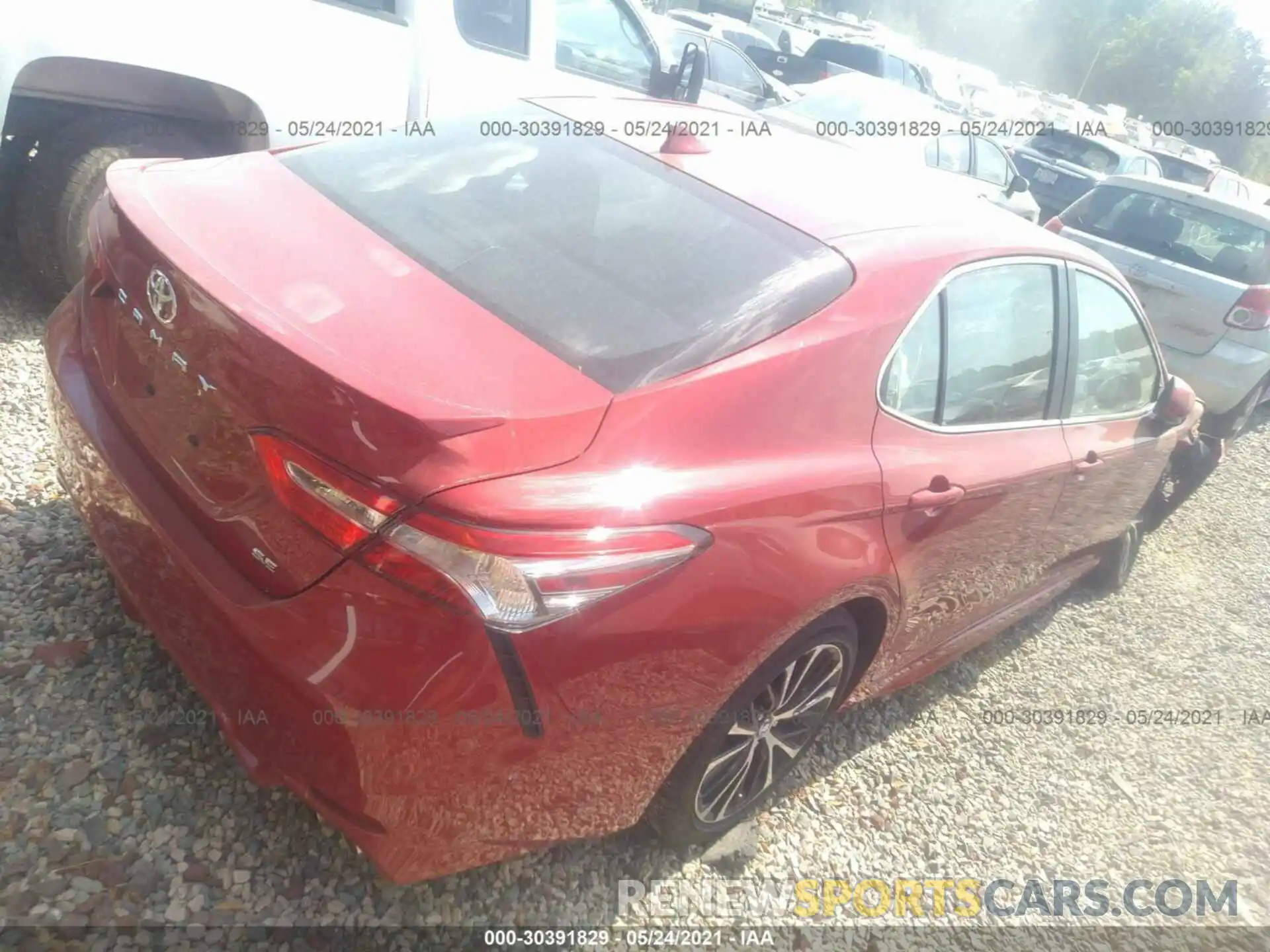 4 Photograph of a damaged car 4T1B11HK1KU281671 TOYOTA CAMRY 2019