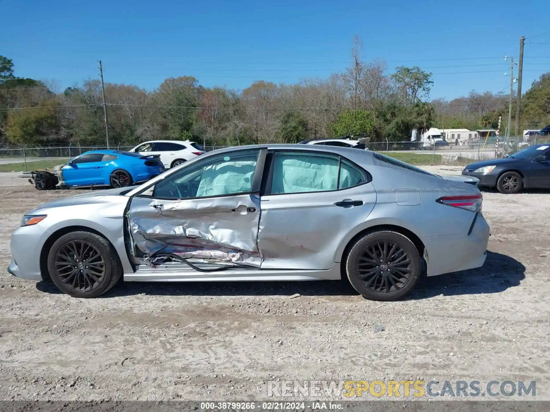 14 Photograph of a damaged car 4T1B11HK1KU286742 TOYOTA CAMRY 2019