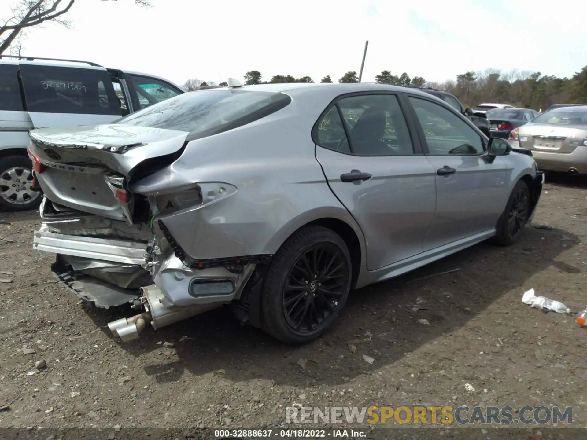 4 Photograph of a damaged car 4T1B11HK1KU288216 TOYOTA CAMRY 2019