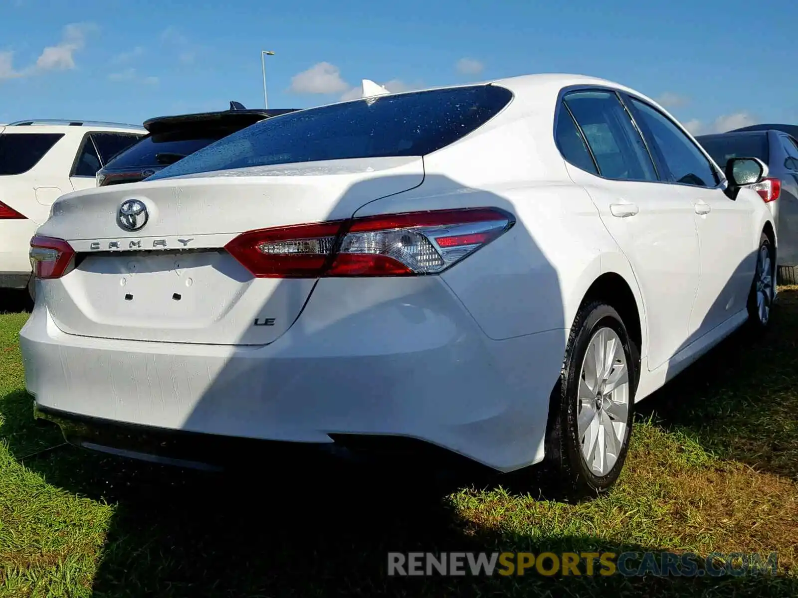 4 Photograph of a damaged car 4T1B11HK1KU288877 TOYOTA CAMRY 2019