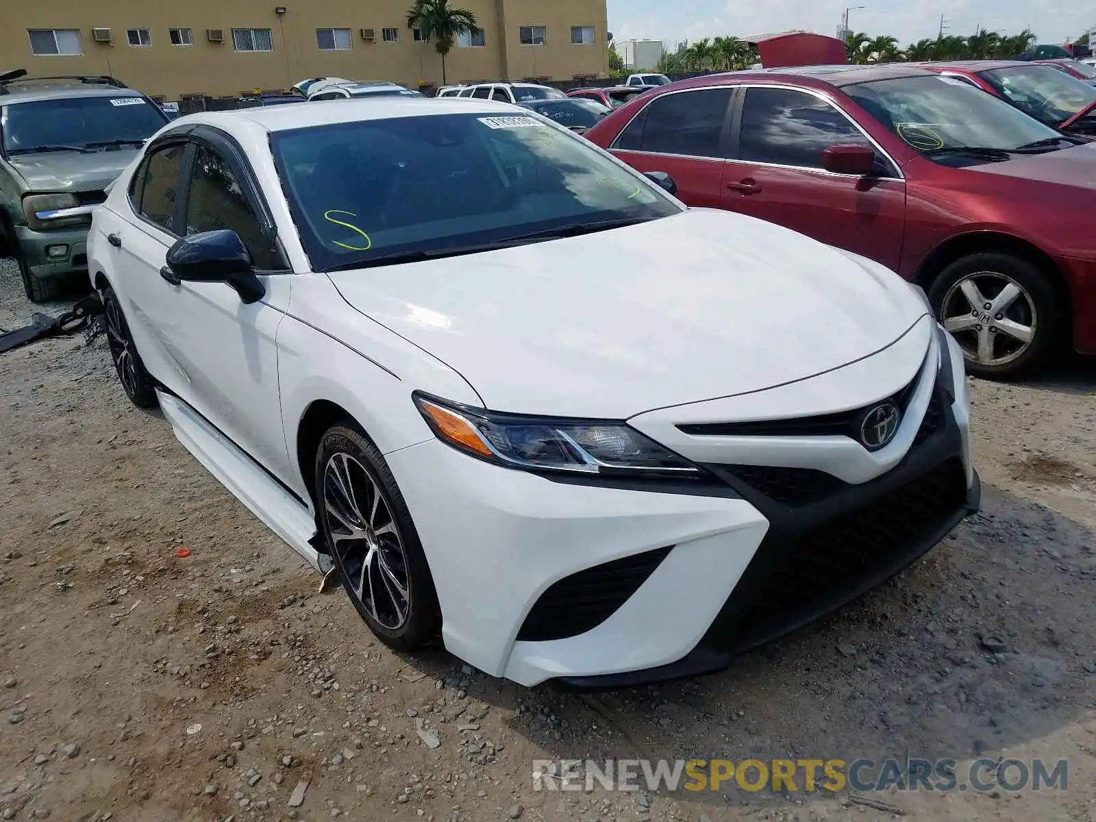 1 Photograph of a damaged car 4T1B11HK1KU294355 TOYOTA CAMRY 2019