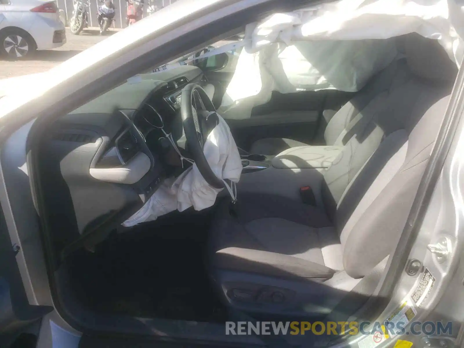 5 Photograph of a damaged car 4T1B11HK1KU679060 TOYOTA CAMRY 2019