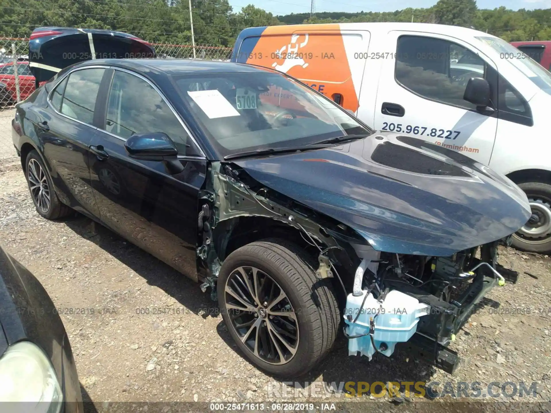 1 Photograph of a damaged car 4T1B11HK1KU679642 TOYOTA CAMRY 2019