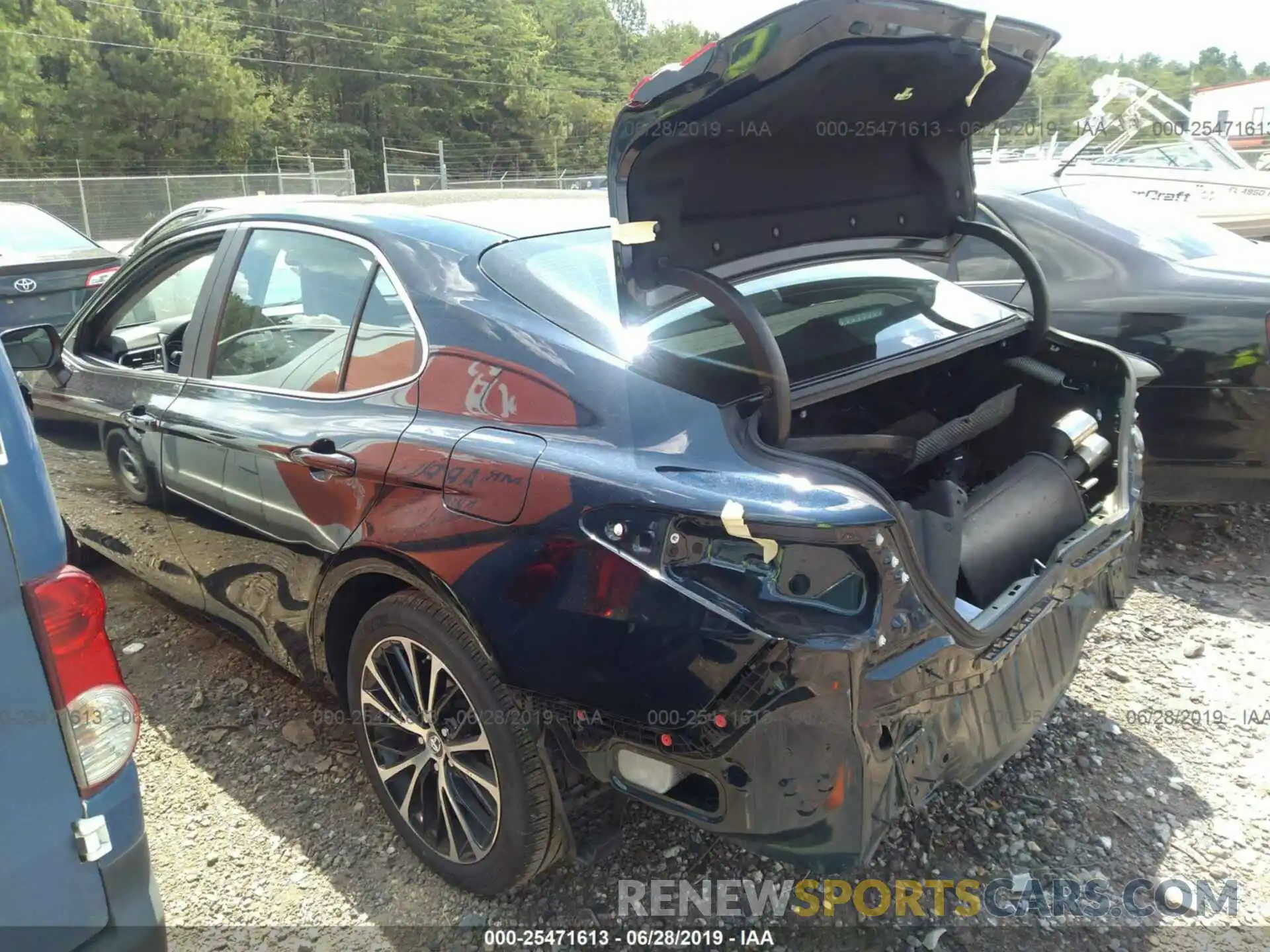 3 Photograph of a damaged car 4T1B11HK1KU679642 TOYOTA CAMRY 2019