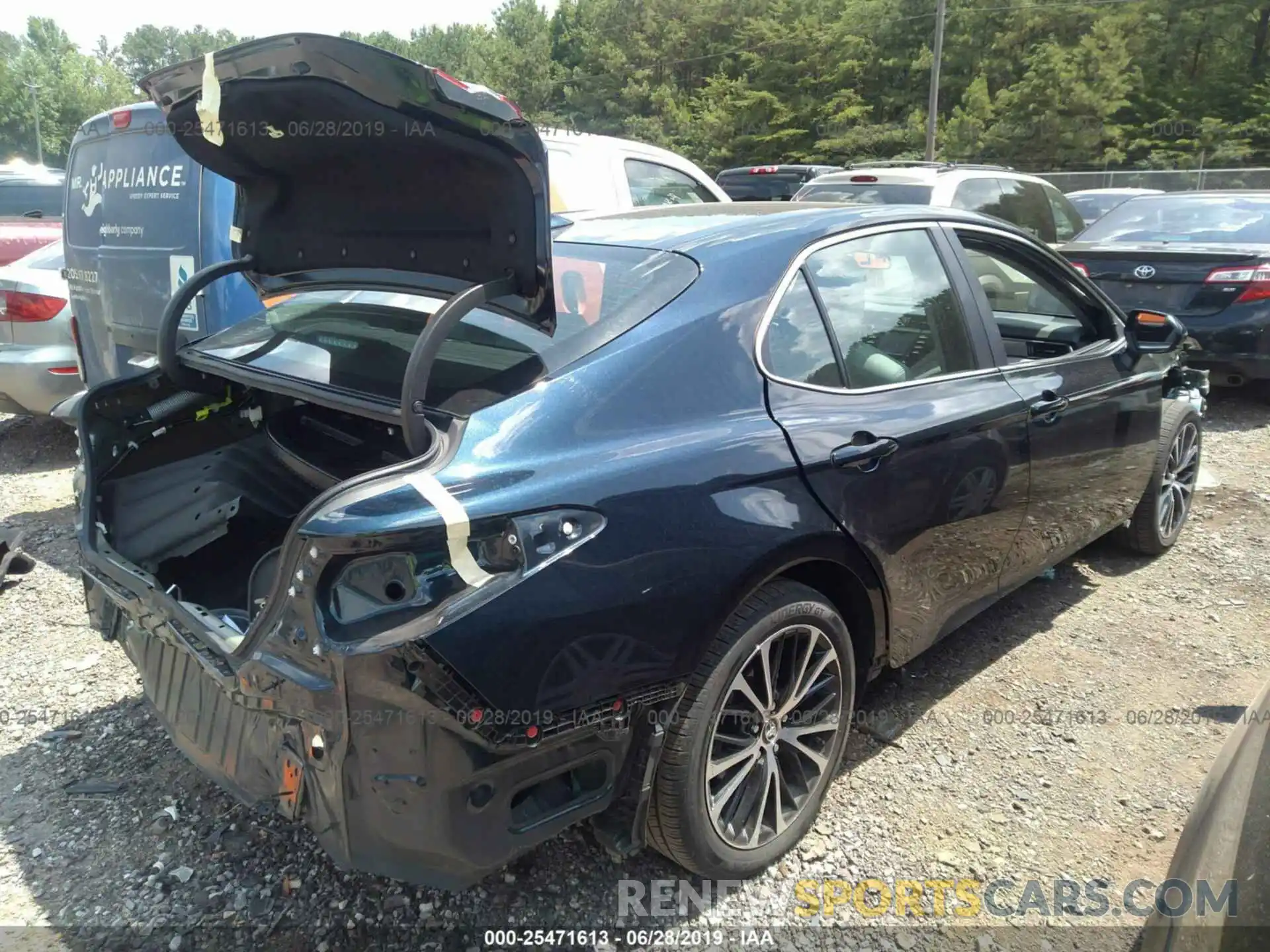 4 Photograph of a damaged car 4T1B11HK1KU679642 TOYOTA CAMRY 2019