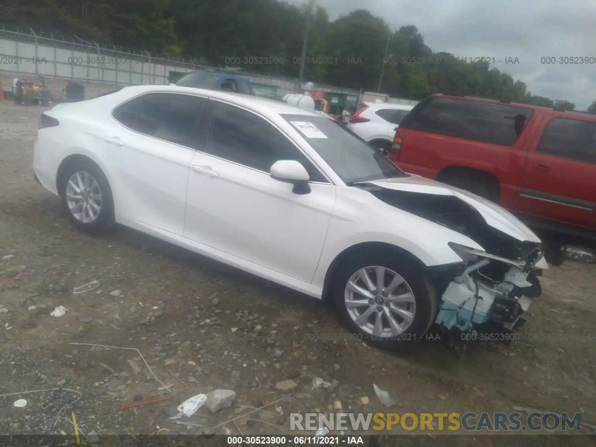 1 Photograph of a damaged car 4T1B11HK1KU680998 TOYOTA CAMRY 2019