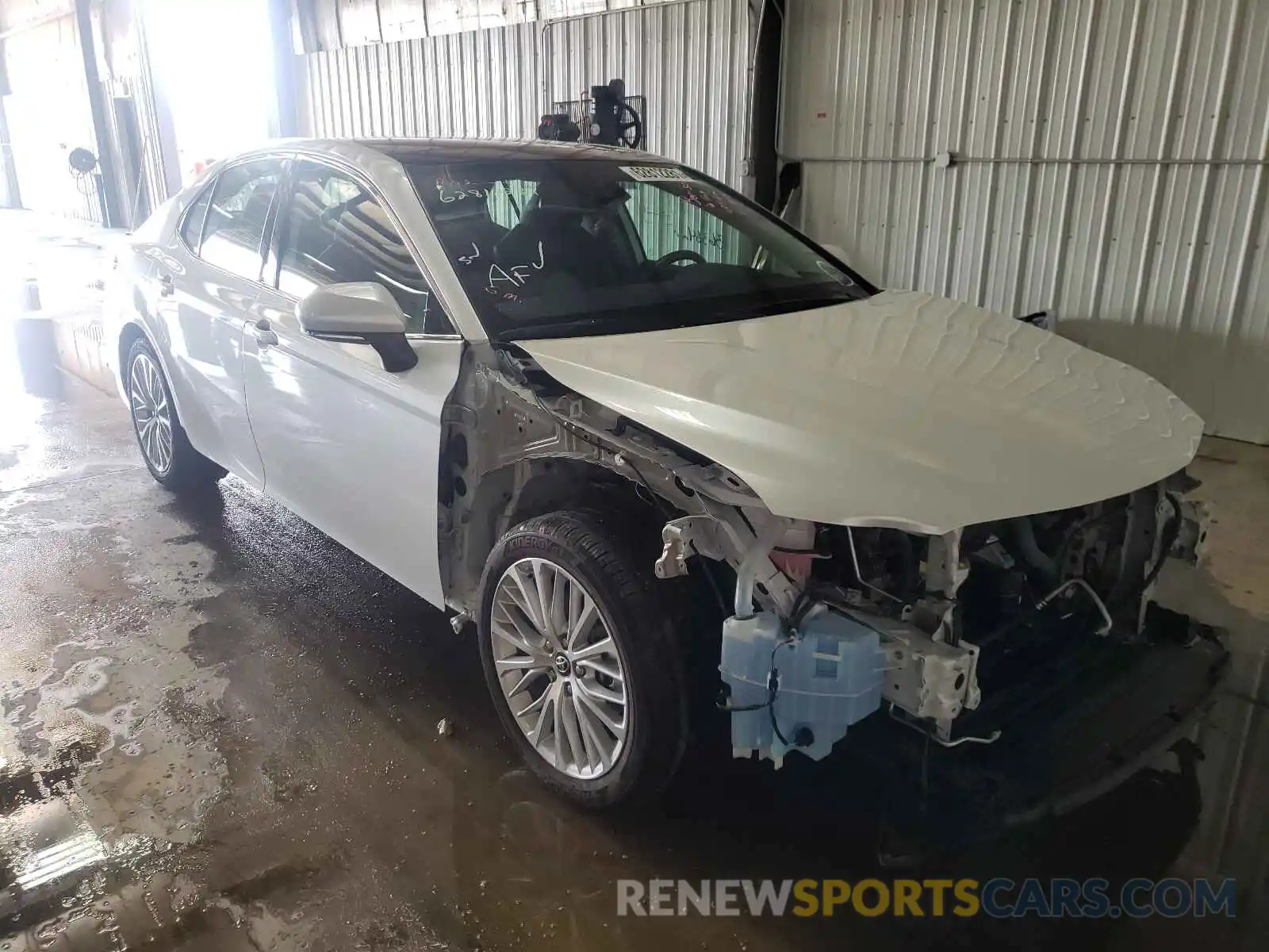 1 Photograph of a damaged car 4T1B11HK1KU681715 TOYOTA CAMRY 2019