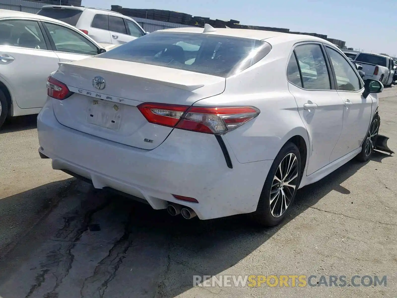 4 Photograph of a damaged car 4T1B11HK1KU682895 TOYOTA CAMRY 2019