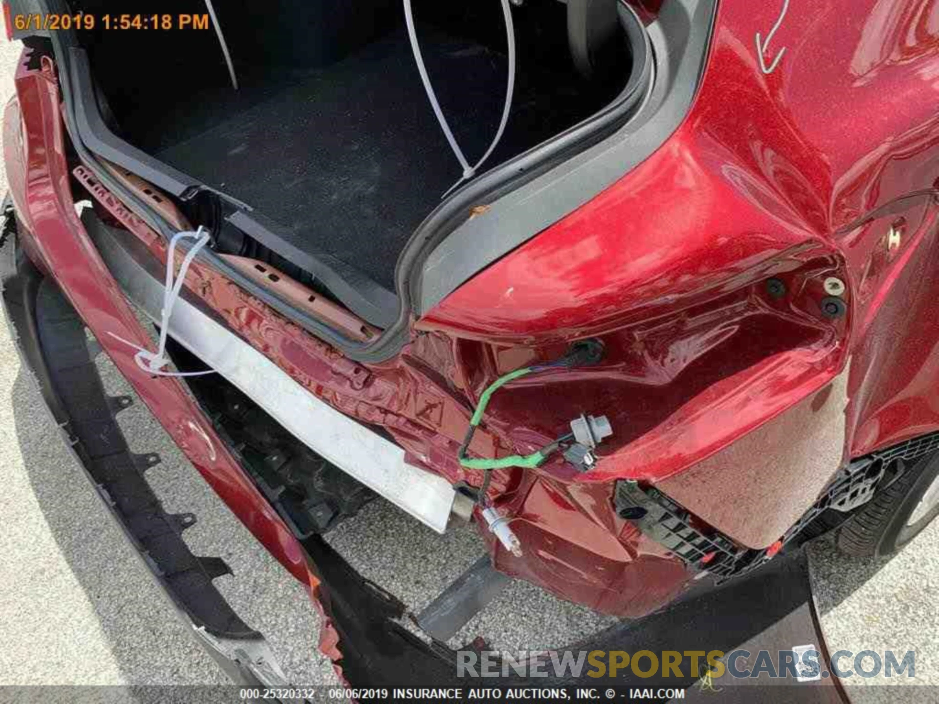 15 Photograph of a damaged car 4T1B11HK1KU682962 TOYOTA CAMRY 2019