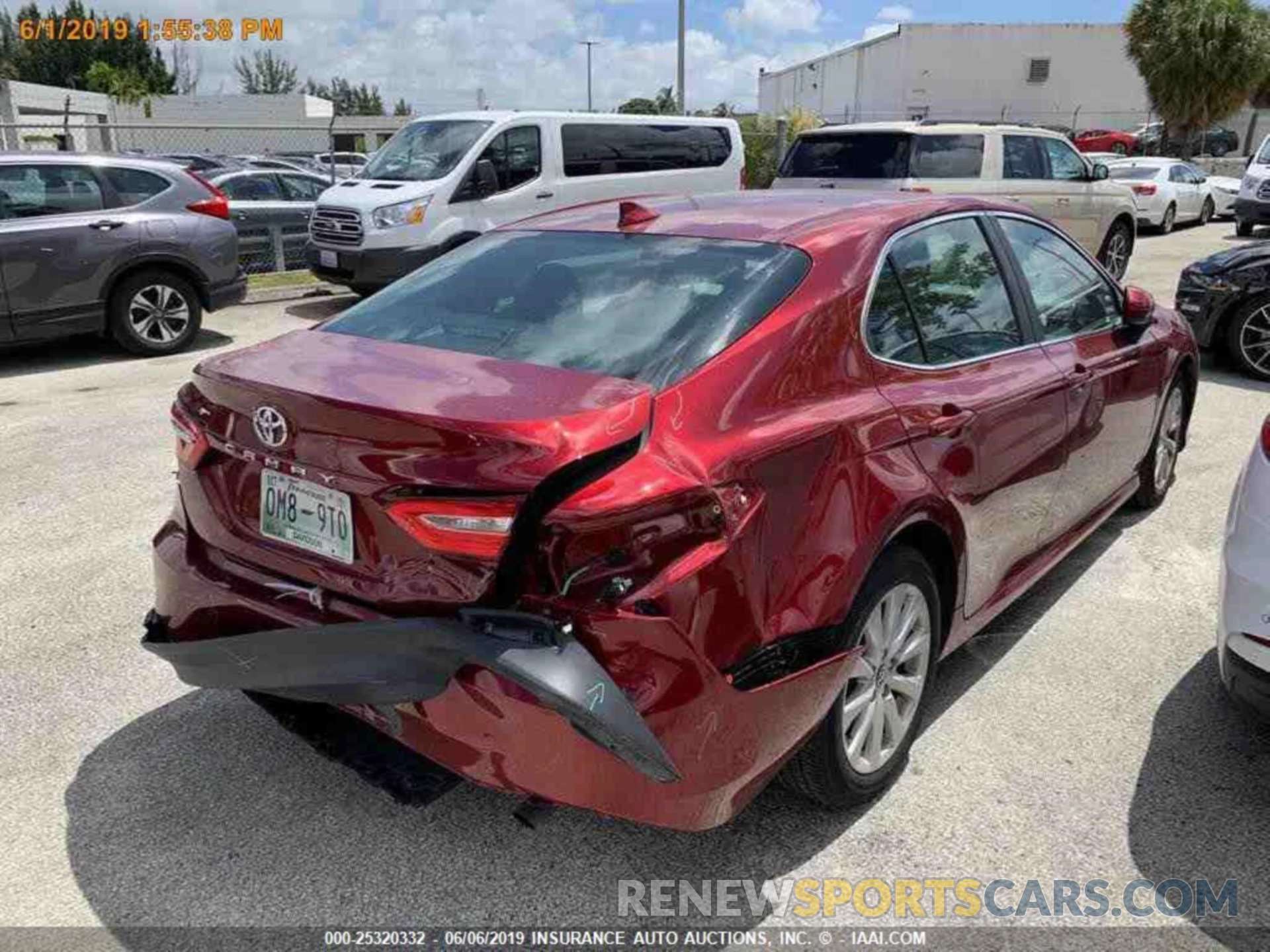 17 Photograph of a damaged car 4T1B11HK1KU682962 TOYOTA CAMRY 2019