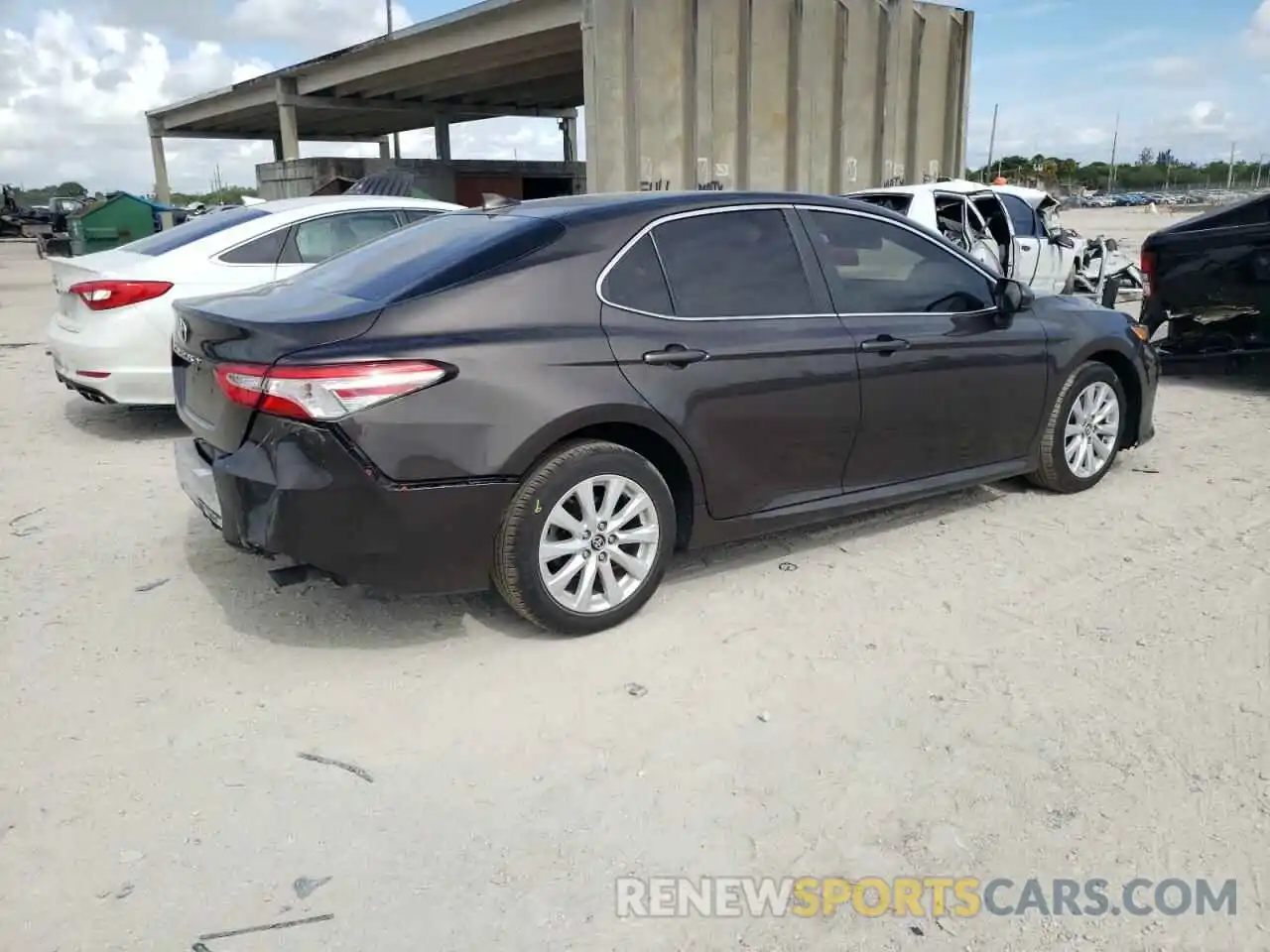 4 Photograph of a damaged car 4T1B11HK1KU683366 TOYOTA CAMRY 2019