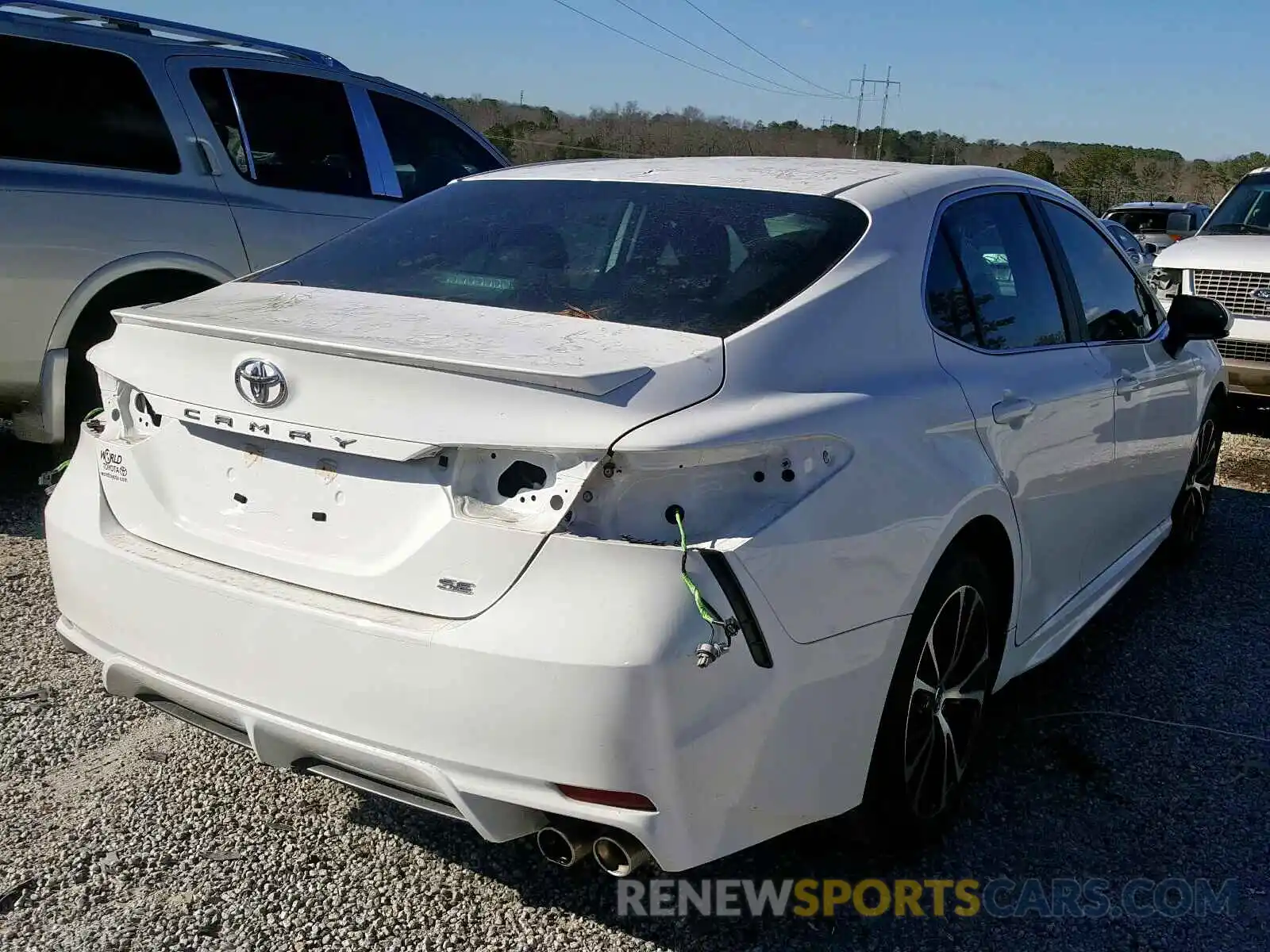 4 Photograph of a damaged car 4T1B11HK1KU684629 TOYOTA CAMRY 2019