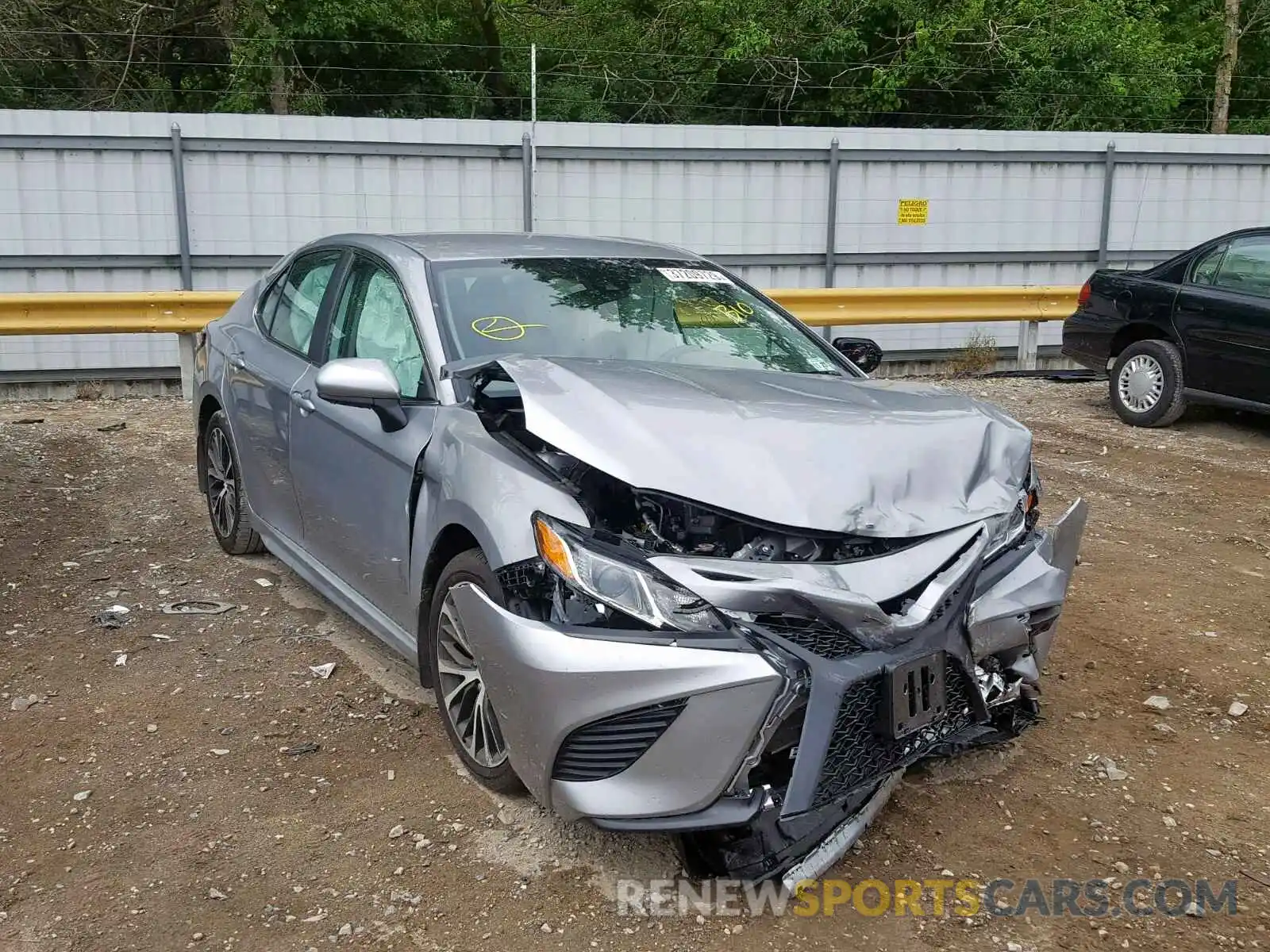 1 Photograph of a damaged car 4T1B11HK1KU685392 TOYOTA CAMRY 2019