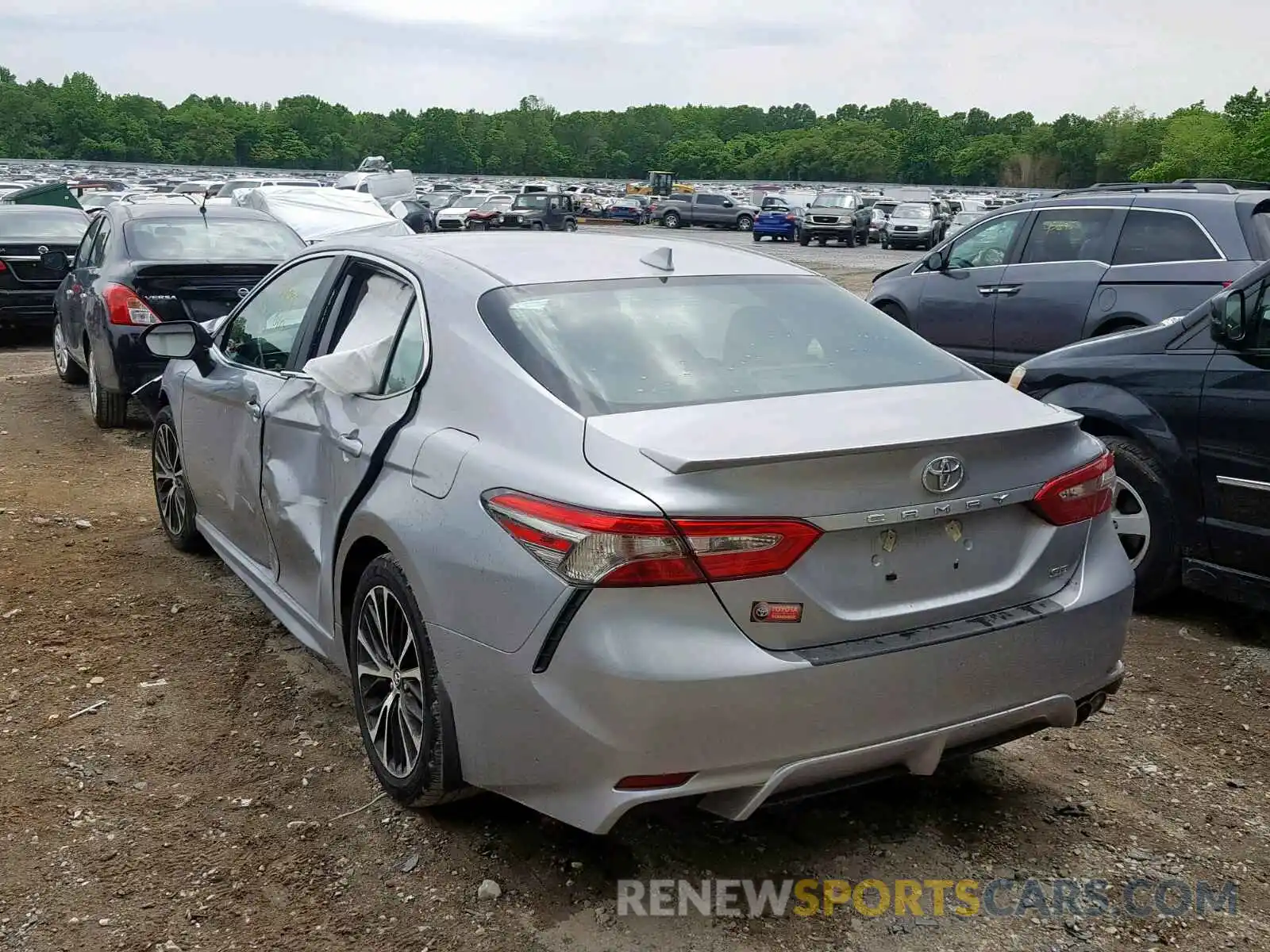 3 Photograph of a damaged car 4T1B11HK1KU685392 TOYOTA CAMRY 2019