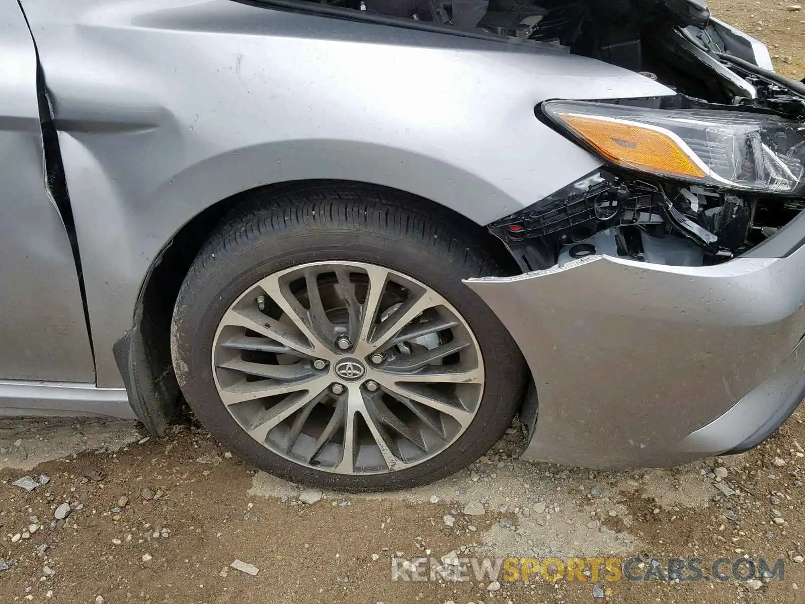 9 Photograph of a damaged car 4T1B11HK1KU685392 TOYOTA CAMRY 2019