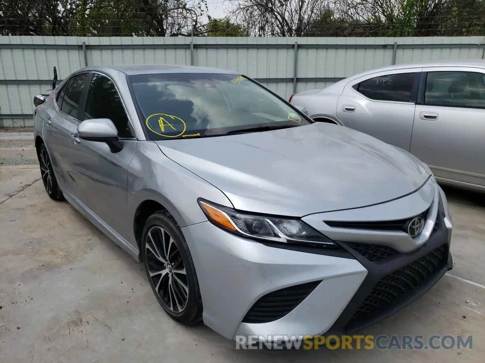 1 Photograph of a damaged car 4T1B11HK1KU687465 TOYOTA CAMRY 2019