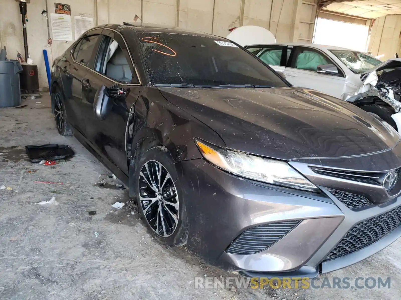 1 Photograph of a damaged car 4T1B11HK1KU687711 TOYOTA CAMRY 2019