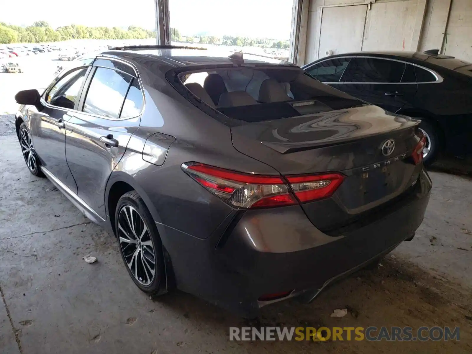 3 Photograph of a damaged car 4T1B11HK1KU687711 TOYOTA CAMRY 2019