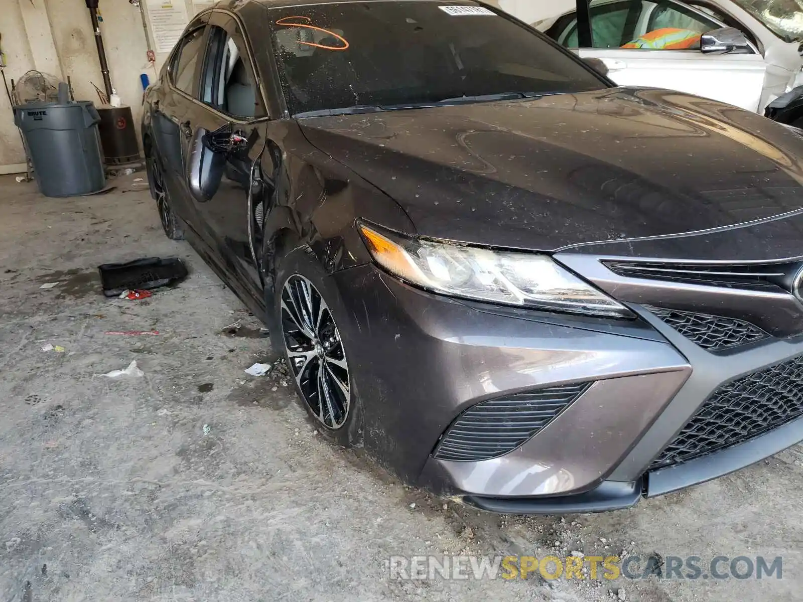 9 Photograph of a damaged car 4T1B11HK1KU687711 TOYOTA CAMRY 2019