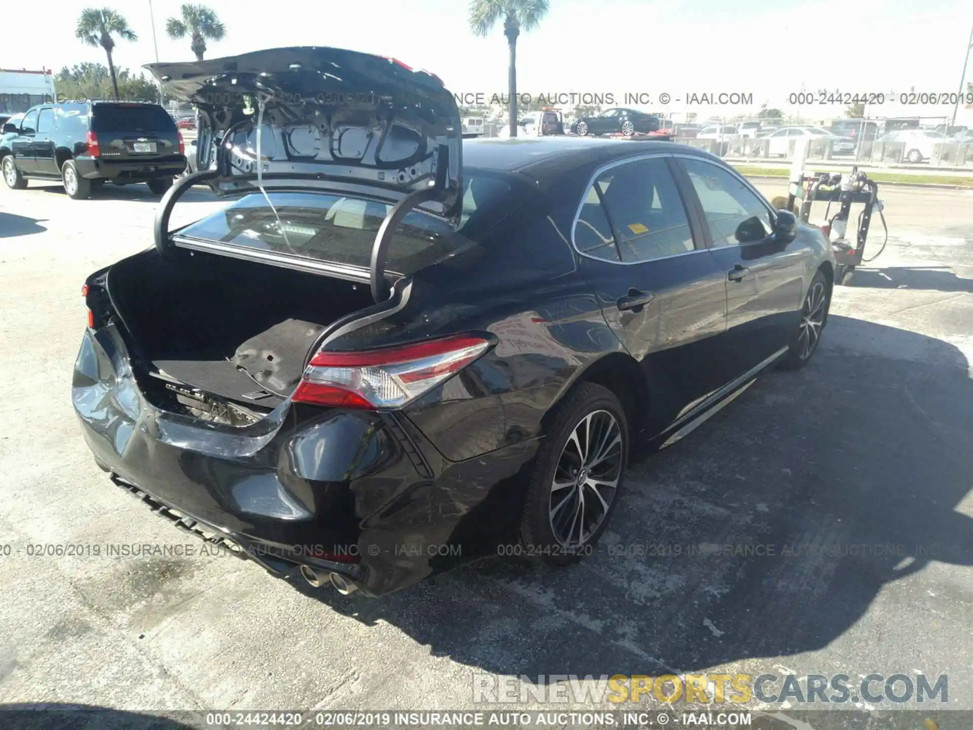 4 Photograph of a damaged car 4T1B11HK1KU688292 TOYOTA CAMRY 2019